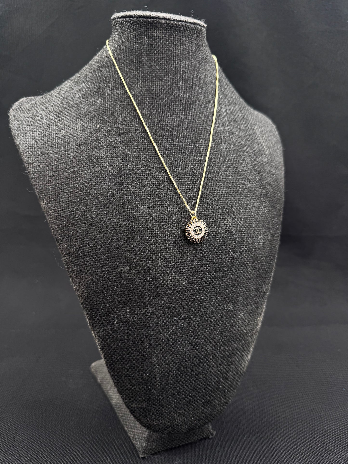 Vintage Chanel smykke svart og gull