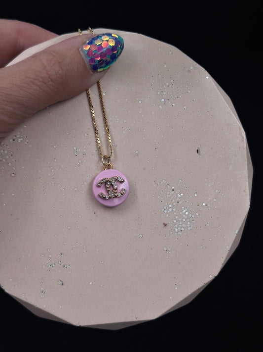 Vintage Chanel smykke rosa og CC diamant