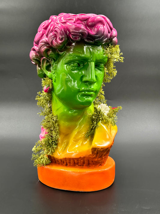 MANN «David statue» i skogen