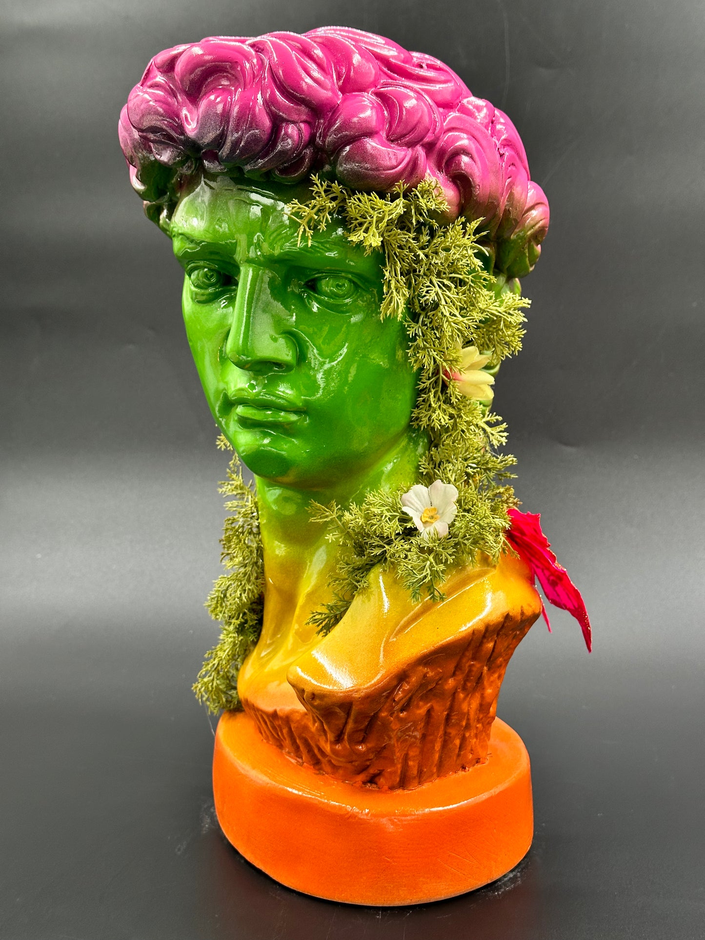 MANN «David statue» i skogen