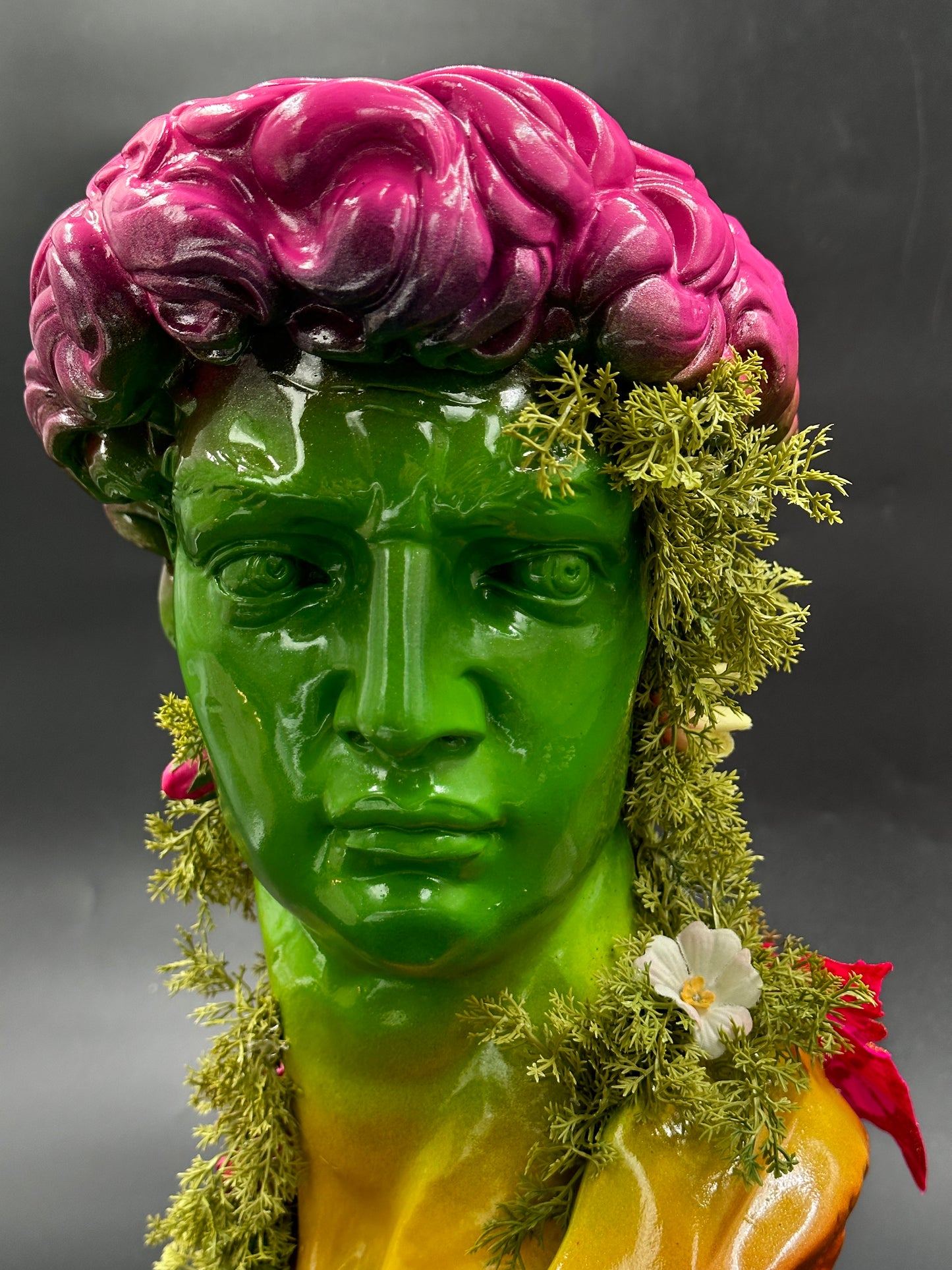 MANN «David statue» i skogen