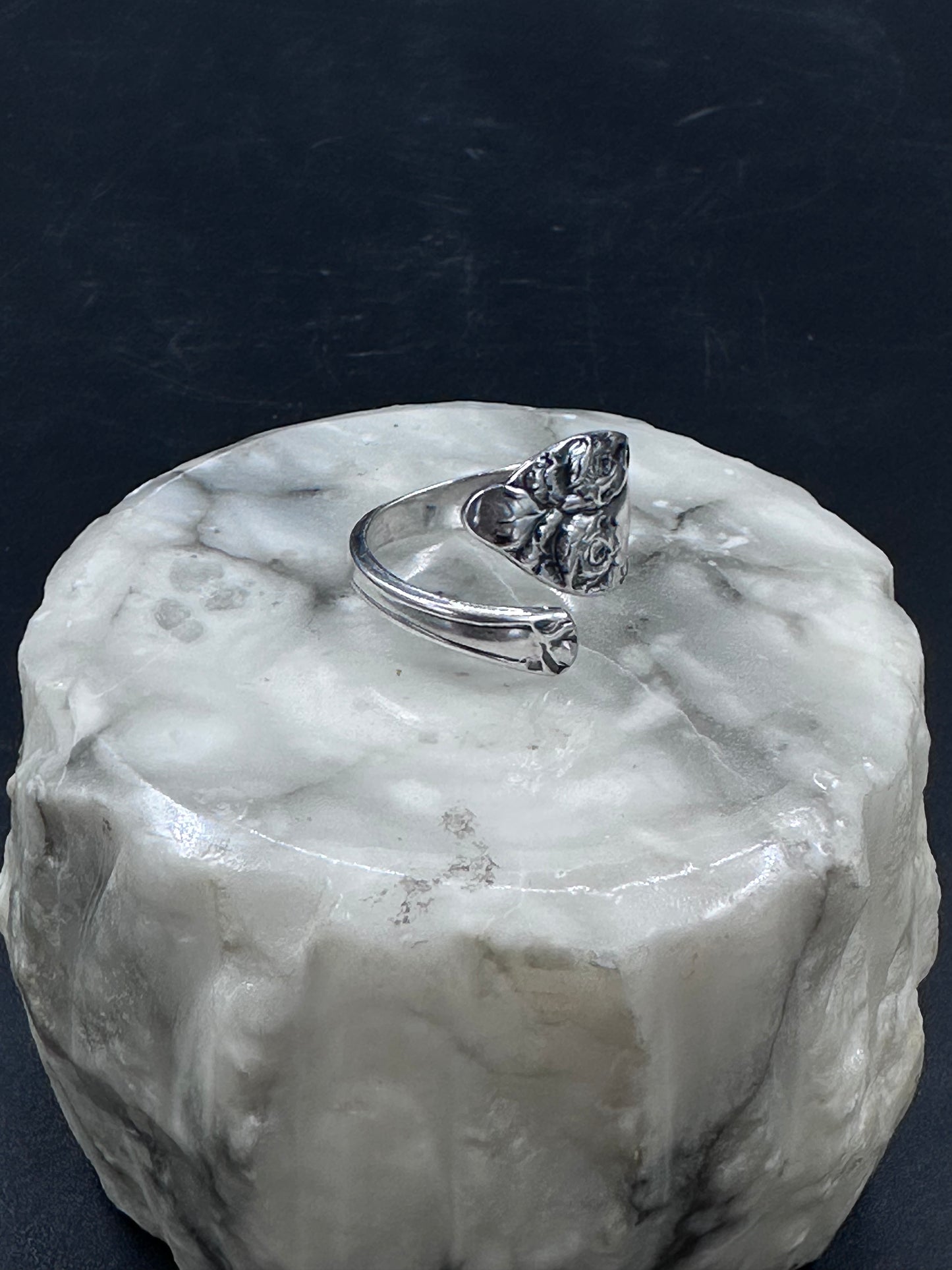 Vintage Sølvring «Opphøyd rose» Spiral str 62
