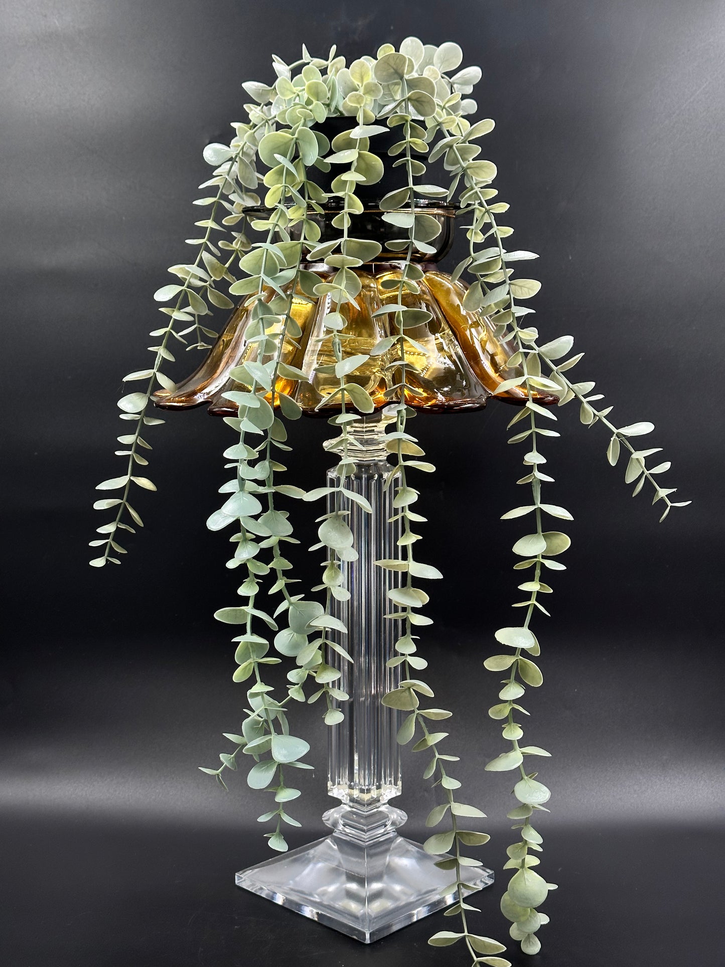 Majestetisk diamantlampe i rav og krystall