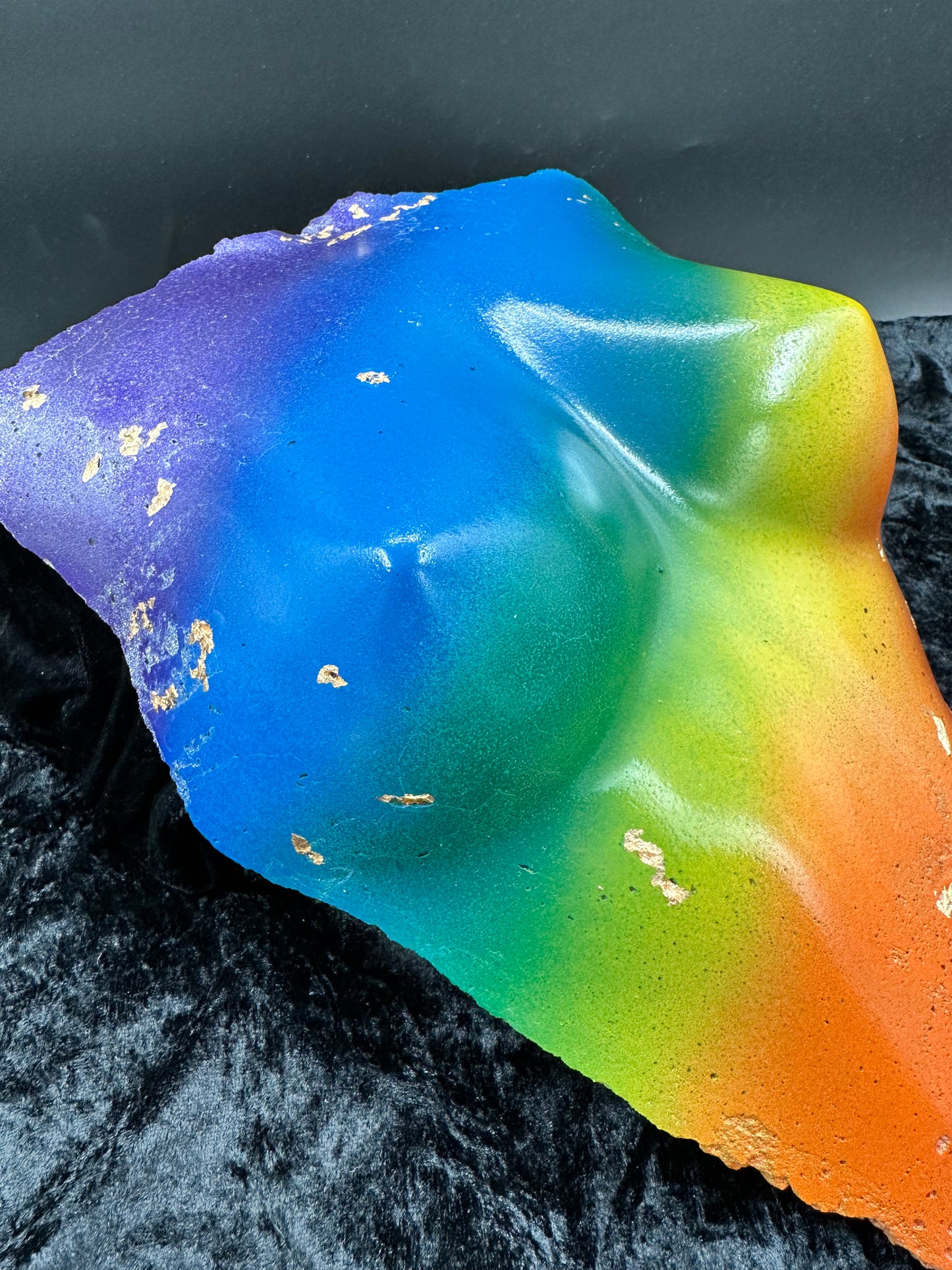 Torso DAME i betong i PRIDE farger🏳️🌈