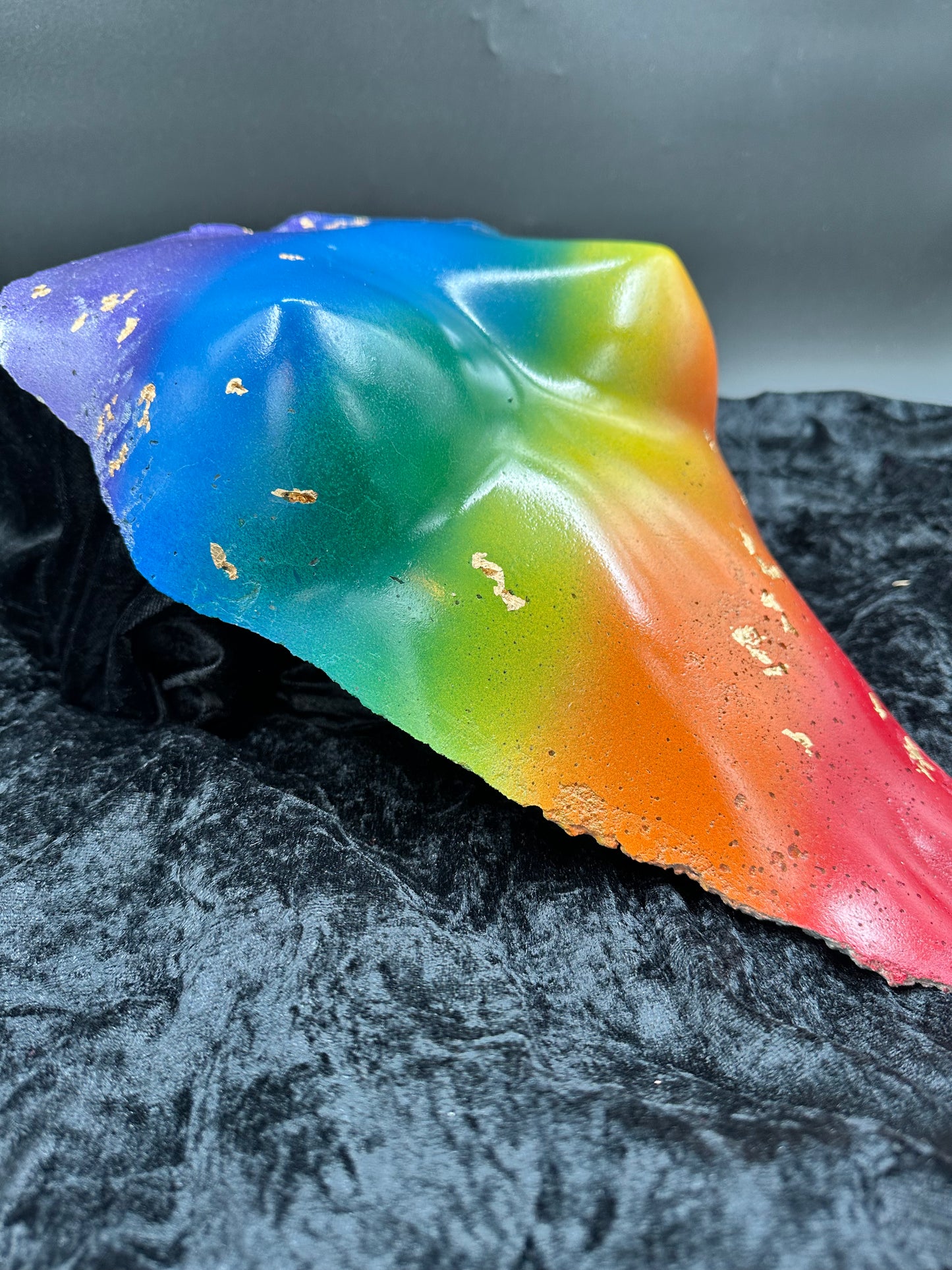 Torso DAME i betong i PRIDE farger🏳️🌈