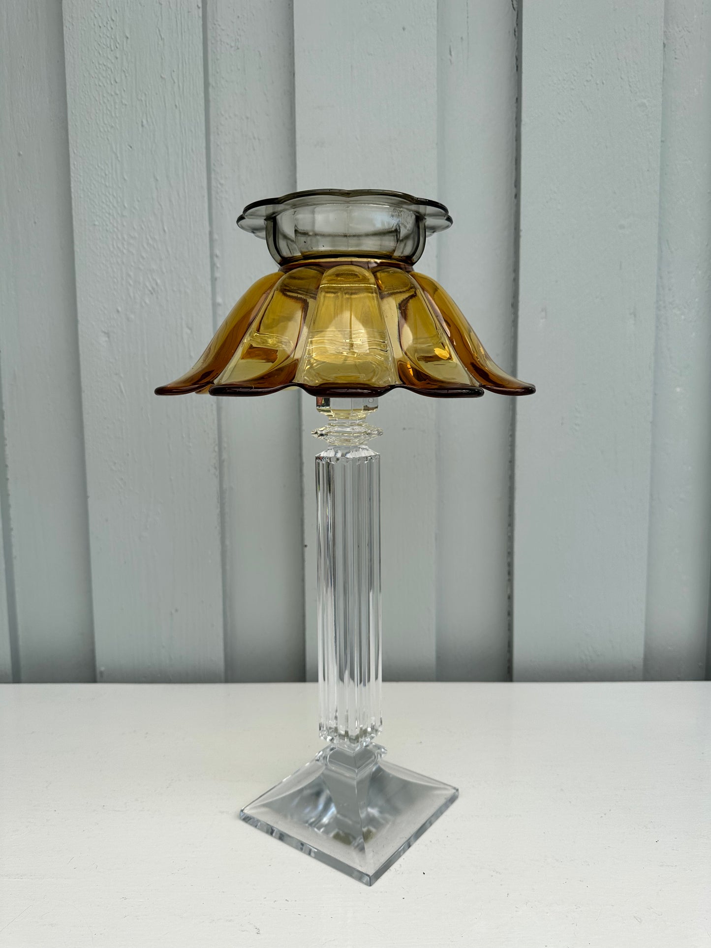 Majestetisk diamantlampe i rav og krystall