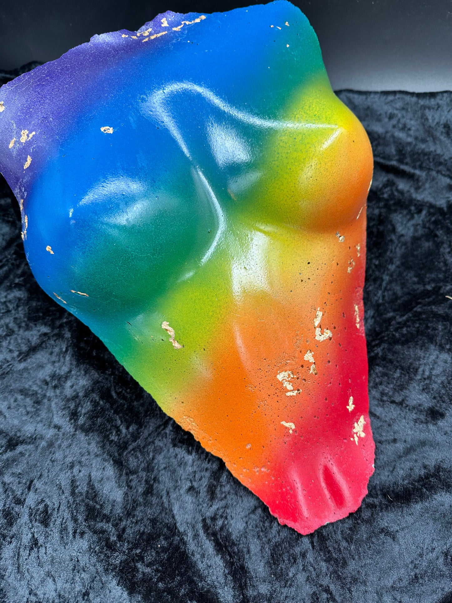 Torso DAME i betong i PRIDE farger🏳️🌈