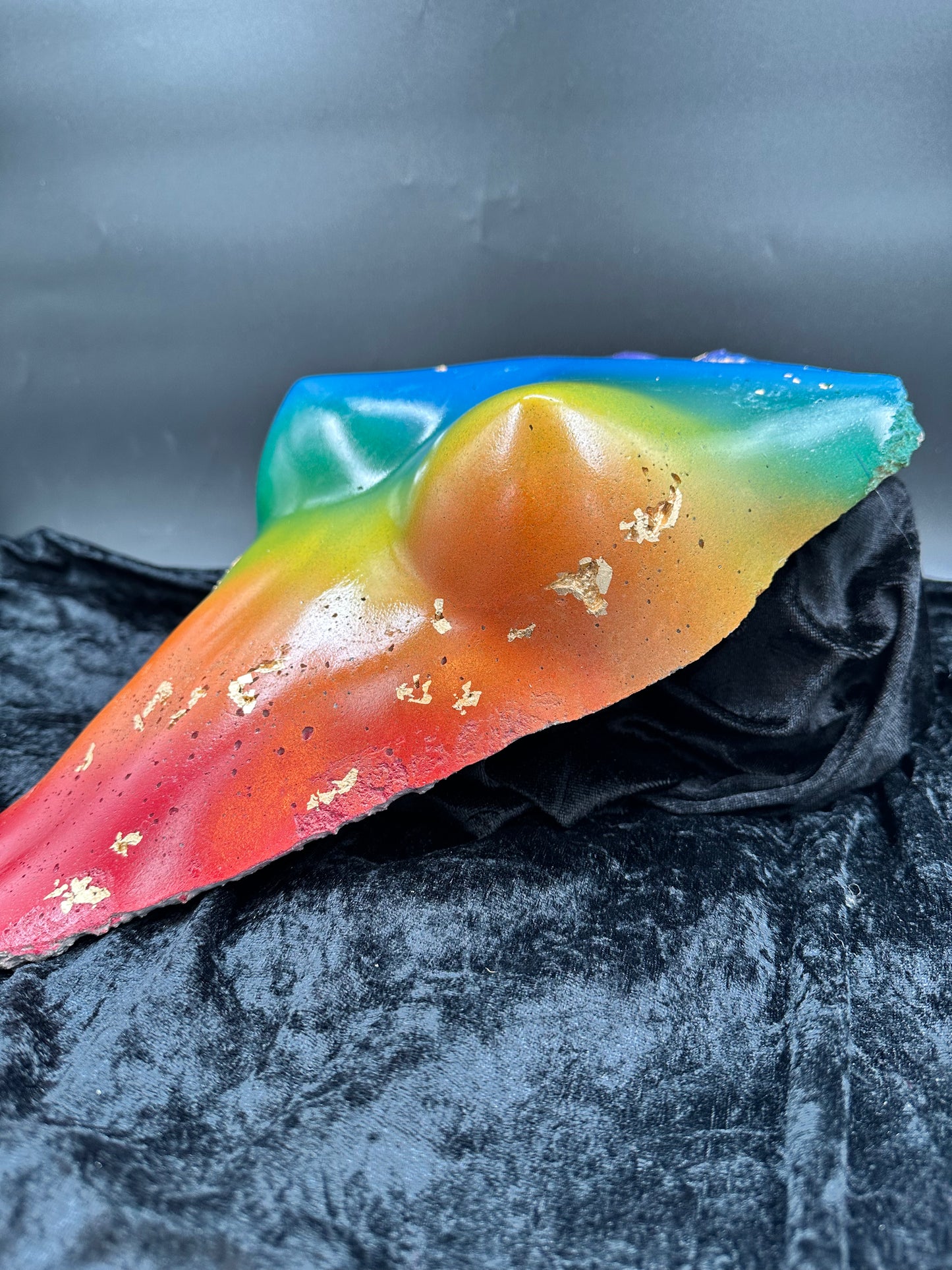 Torso DAME i betong i PRIDE farger🏳️🌈