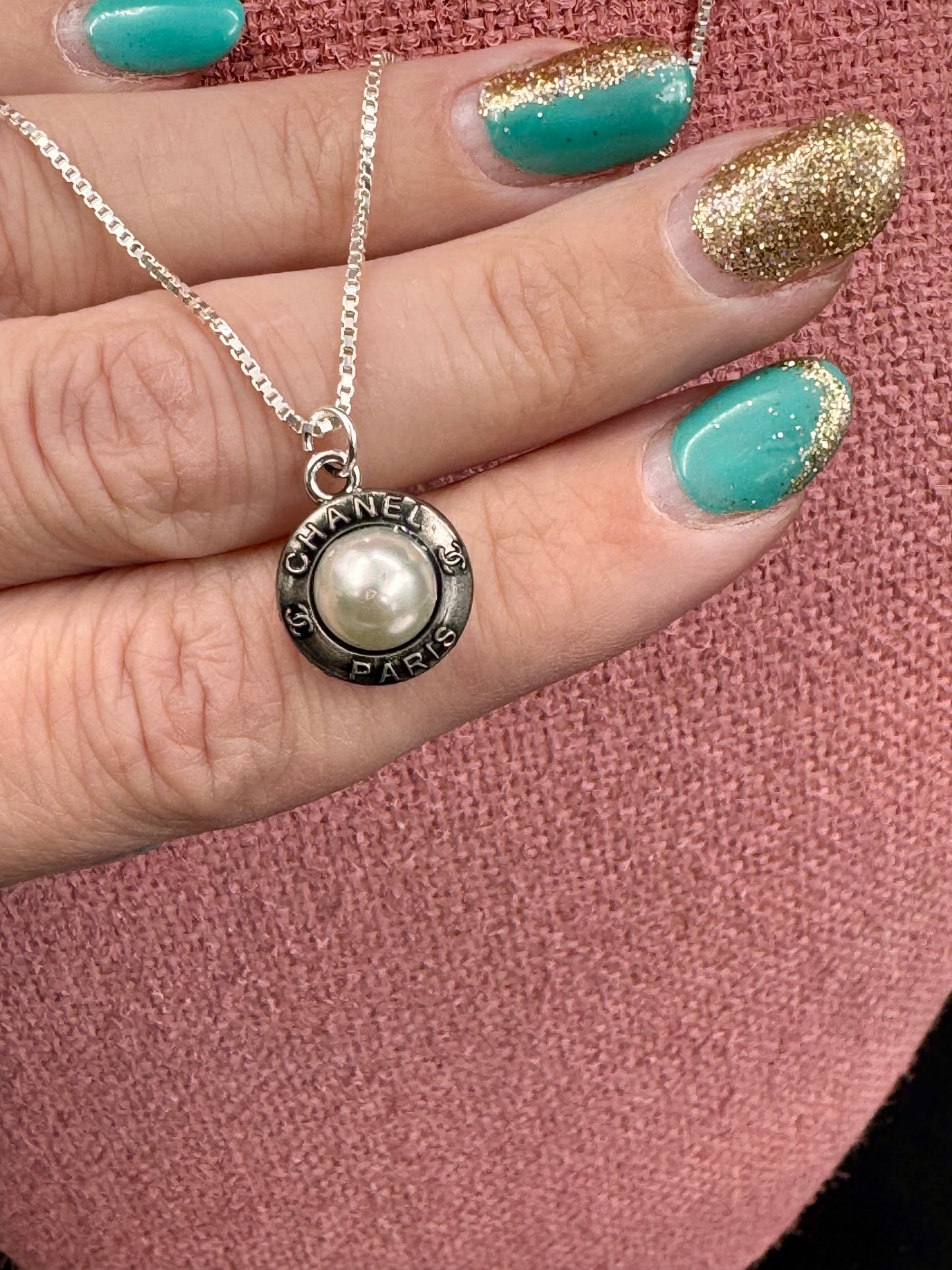 Vintage Chanel smykke i sølv med perle