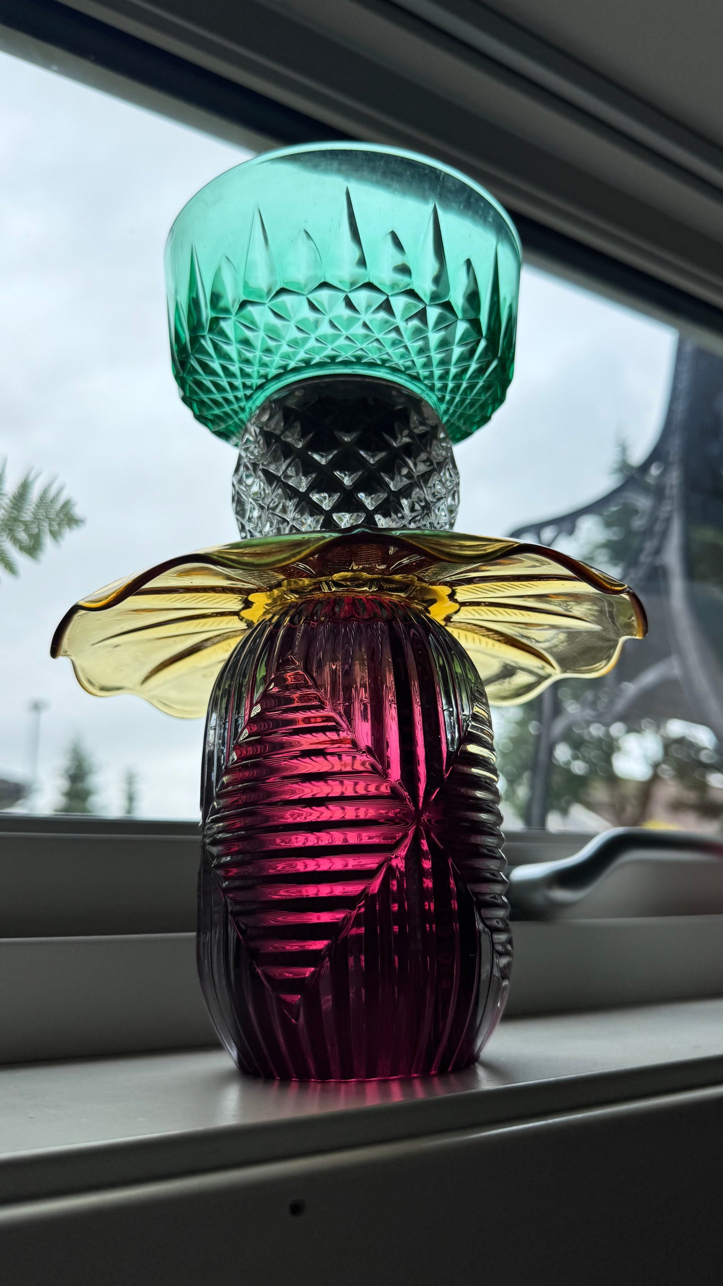 Mini Solcellelampe med burguner fot og sjøgrønn skål