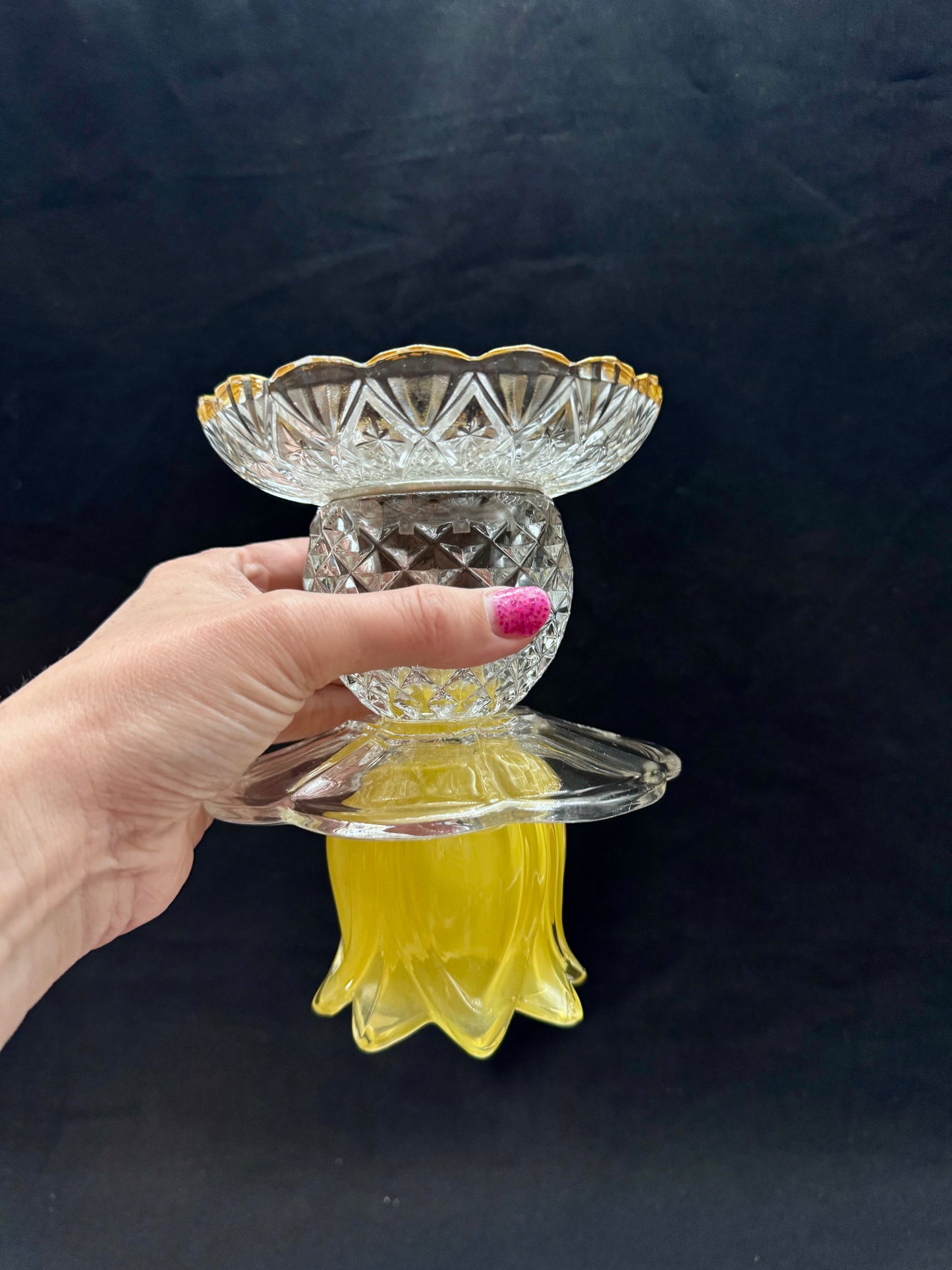 Mini Solcellelampe med gul fot og glassfat