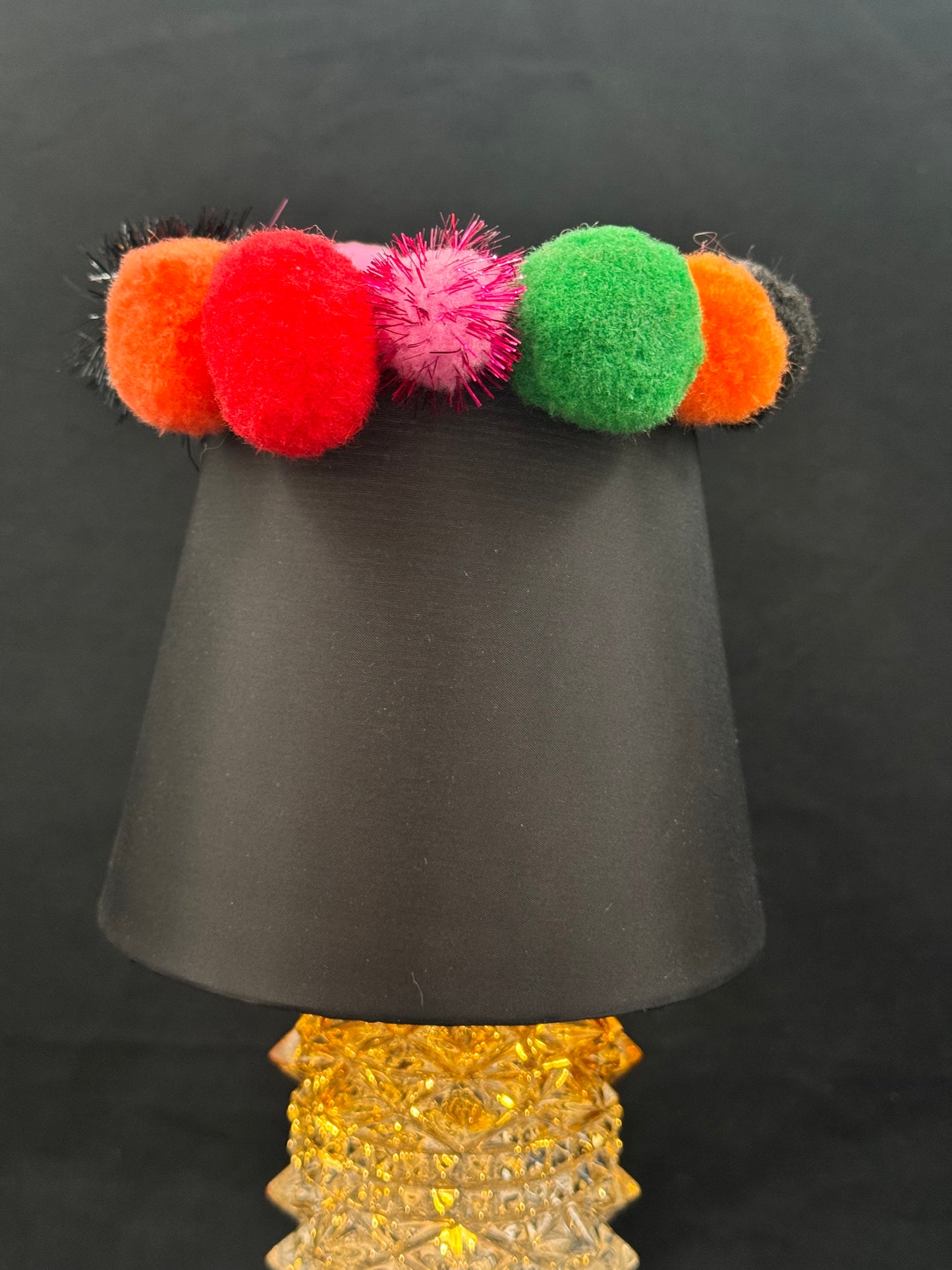 Vintage lampefot med svart skjerm