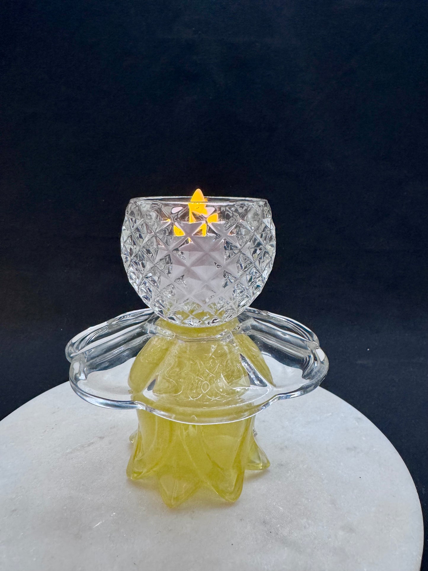 Mini Solcellelampe med gul fot og glassfat