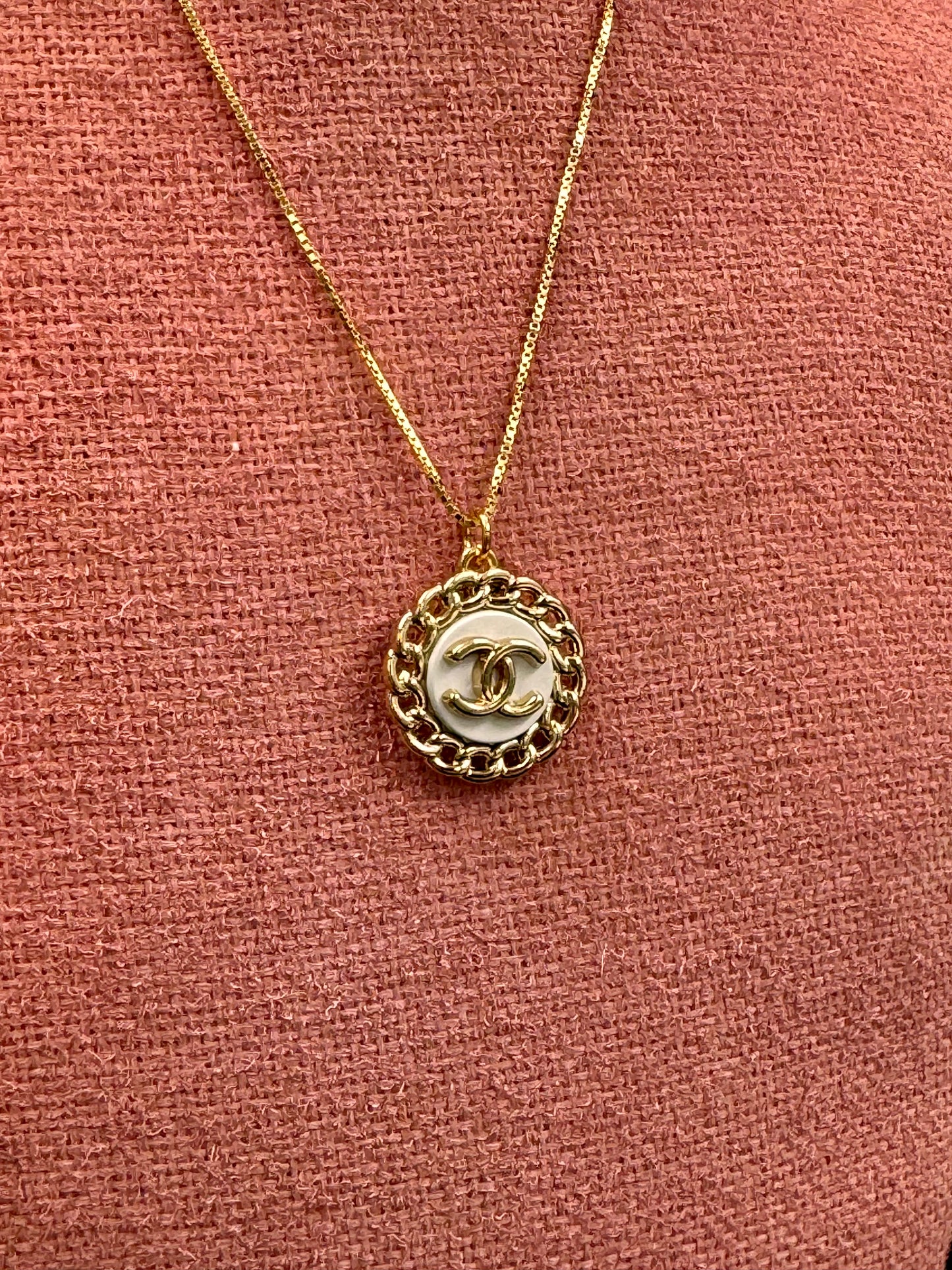 Vintage Chanel smykke gull og hvitt (23 mm)