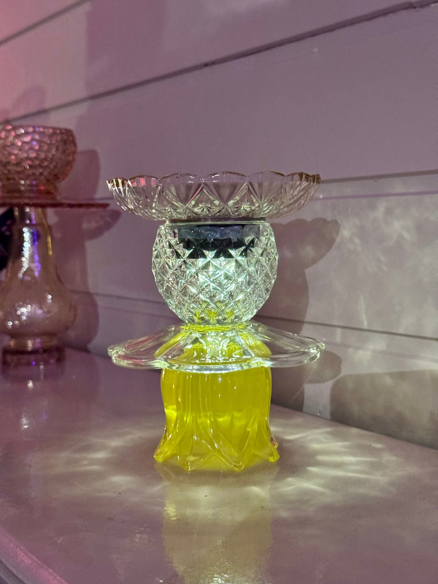 Mini Solcellelampe med gul fot og glassfat