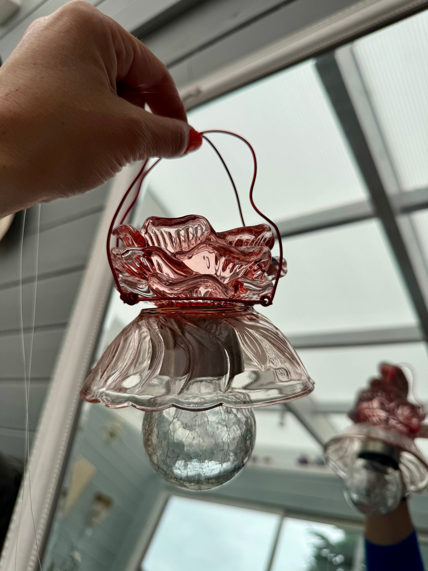 Vintage Solcellelampe hengelykt - rosa rose med rødt feste