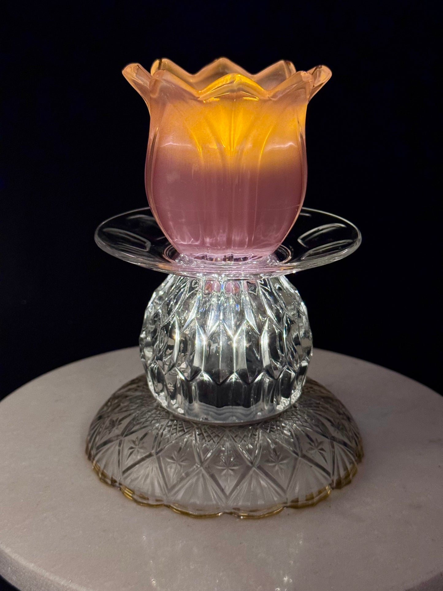 Mini Solcellelampe med rosa fot og glassfat