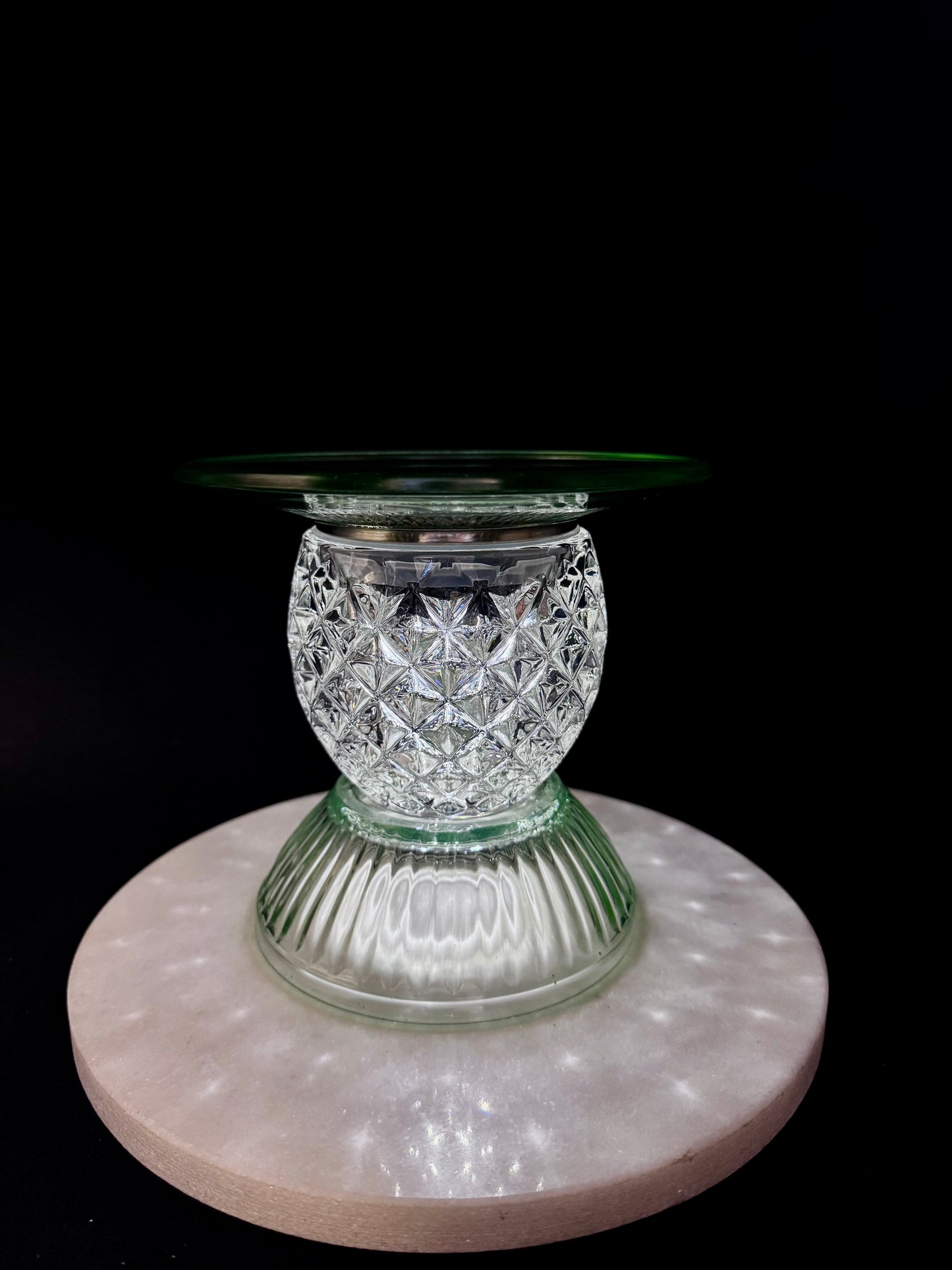 Vintage solcellelampe i grønt uranglass og grønt glassfat