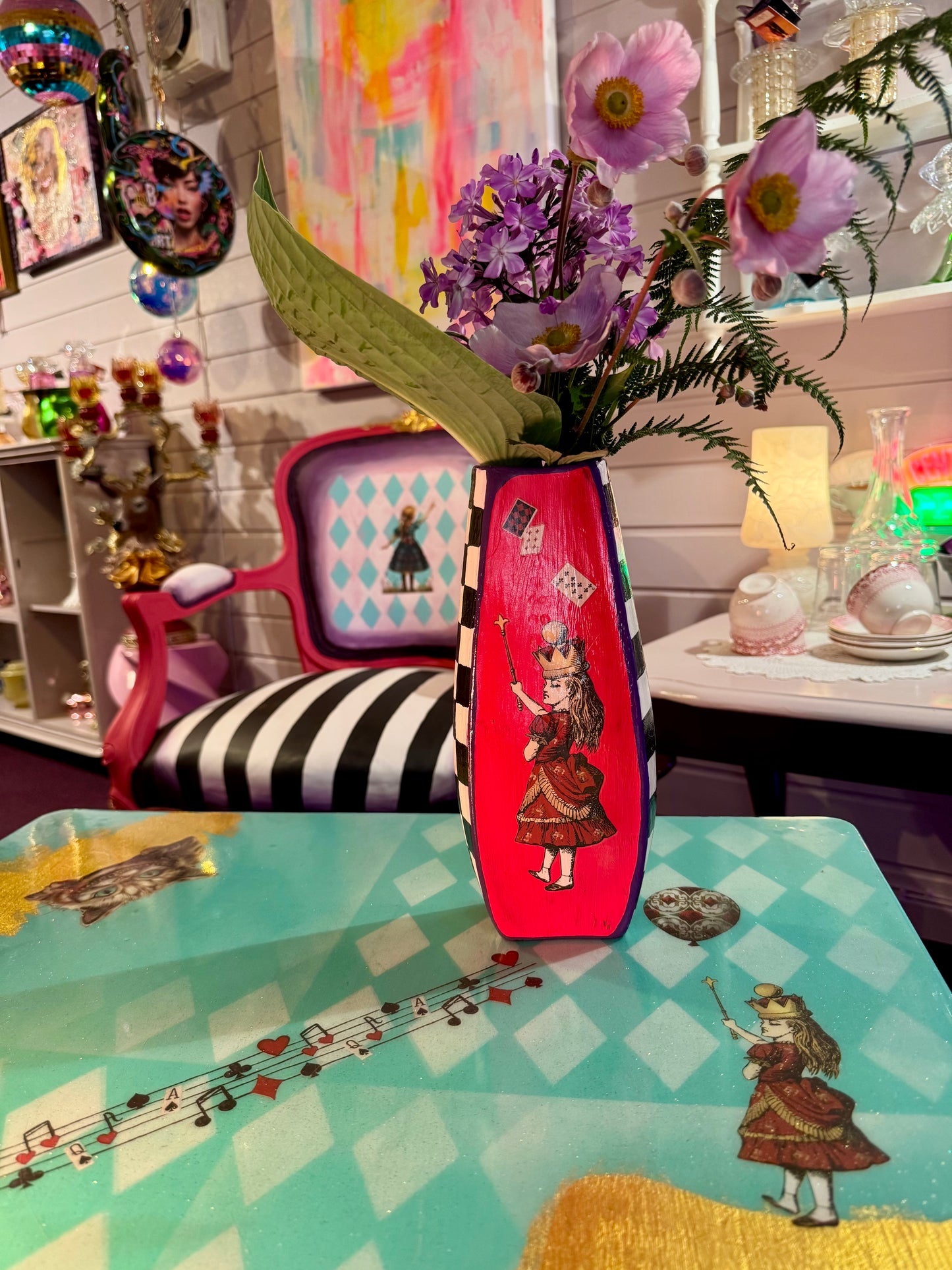 Bestilling! Alice i eventyrland vase