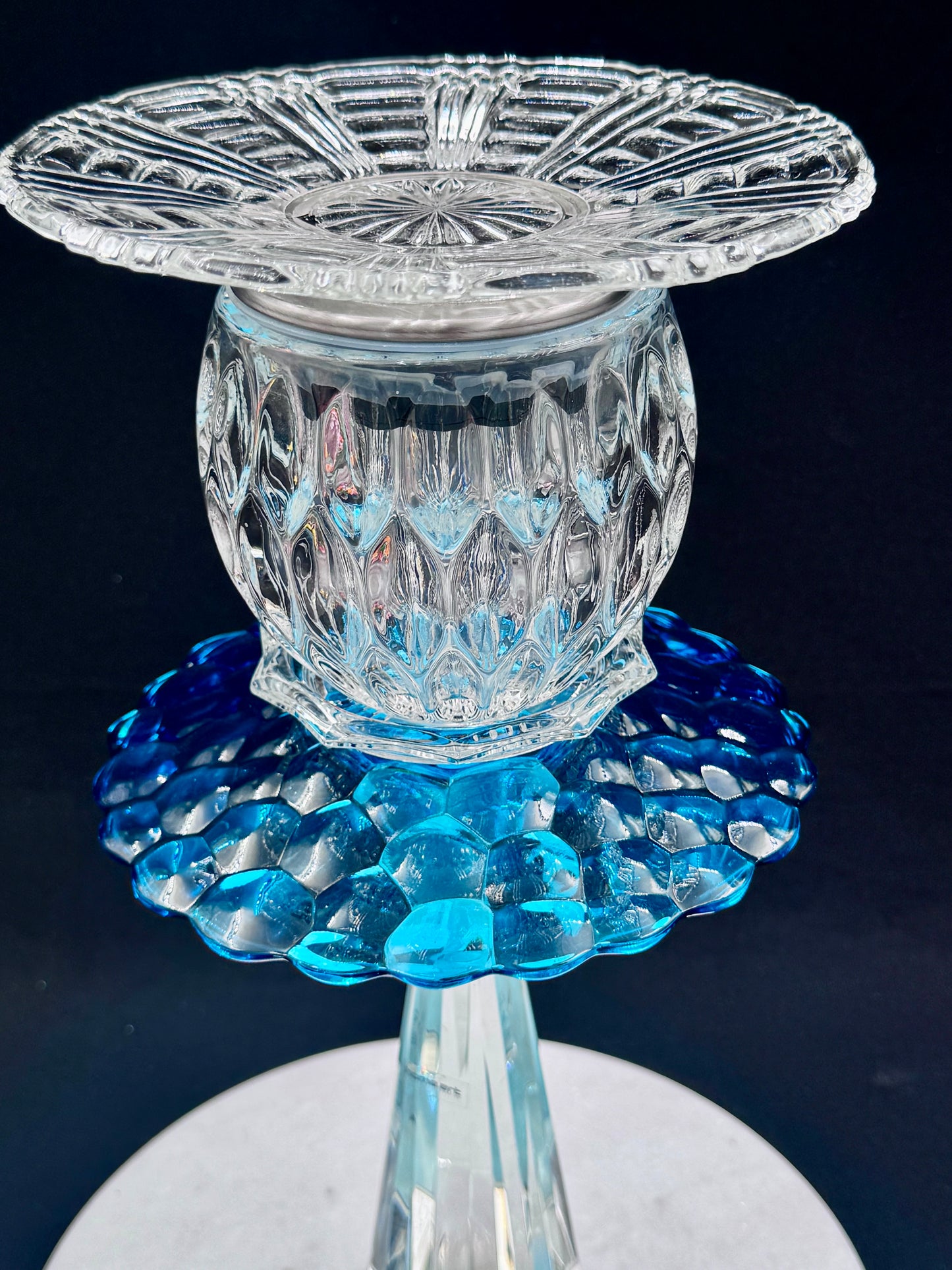 Stor vintage solcellelampe krystallfot med blå krave og glassfat