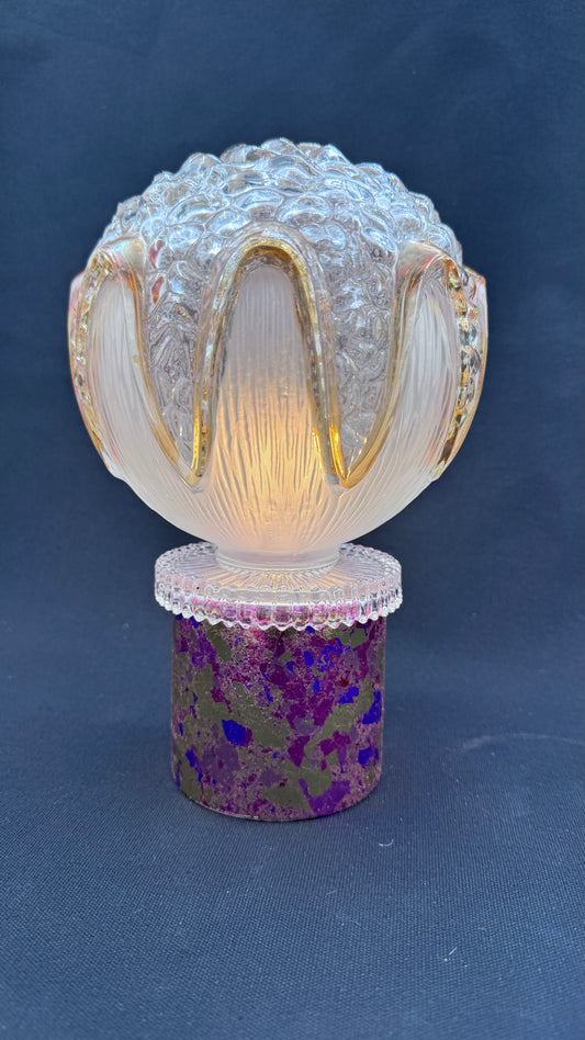 Bestilling! Batterilampe med multicolor fot og vintage kuppel