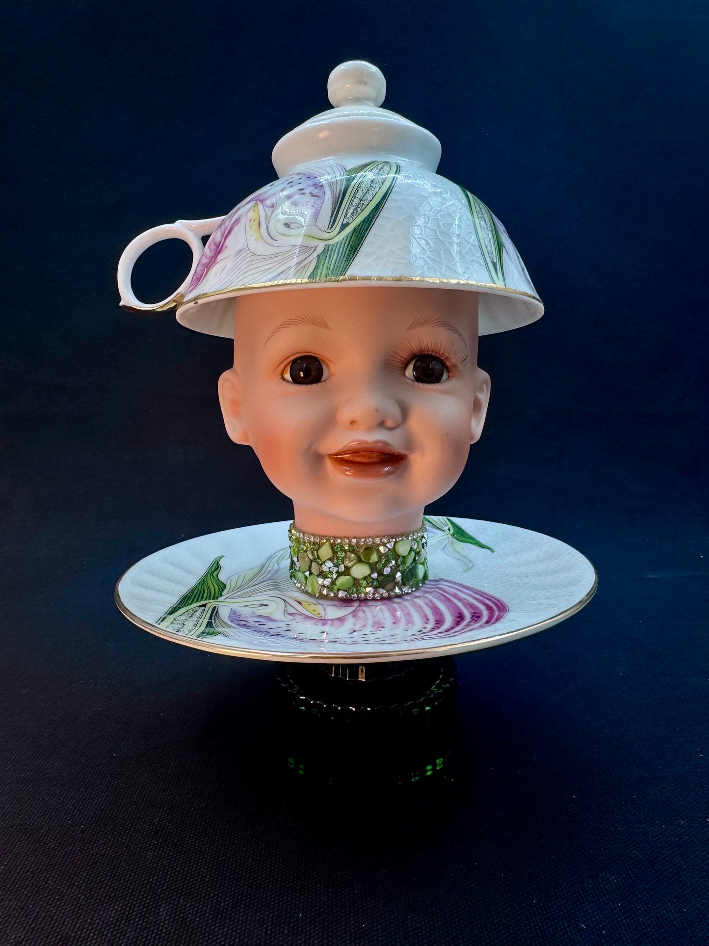 Vintage dukke på fat «Happy-go-lucky»