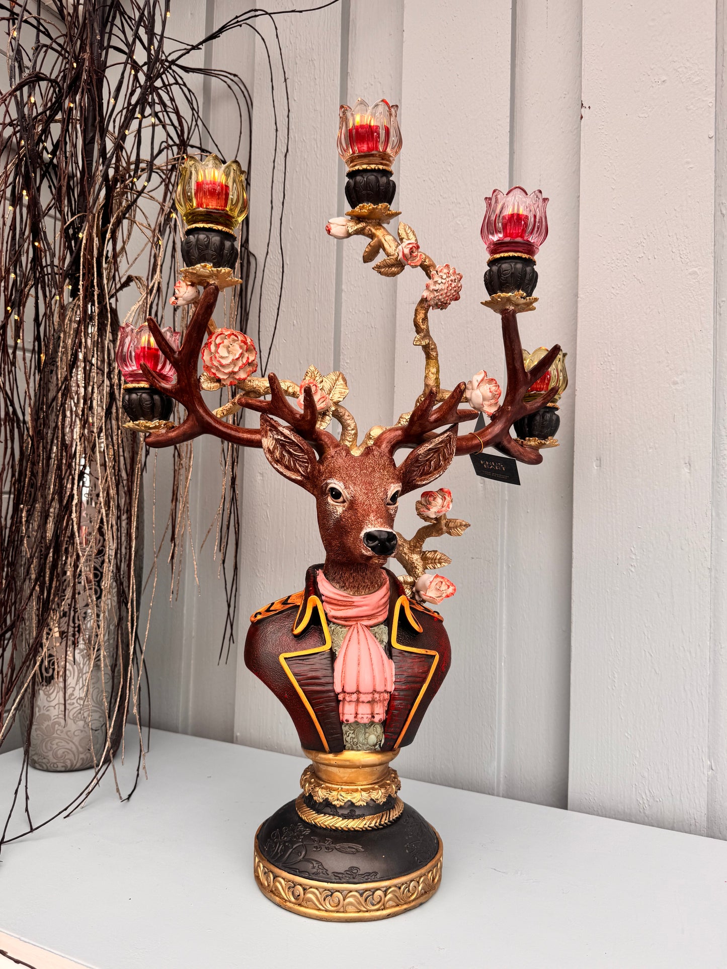 Redesignet hjorten Alexander i grønt og rosa