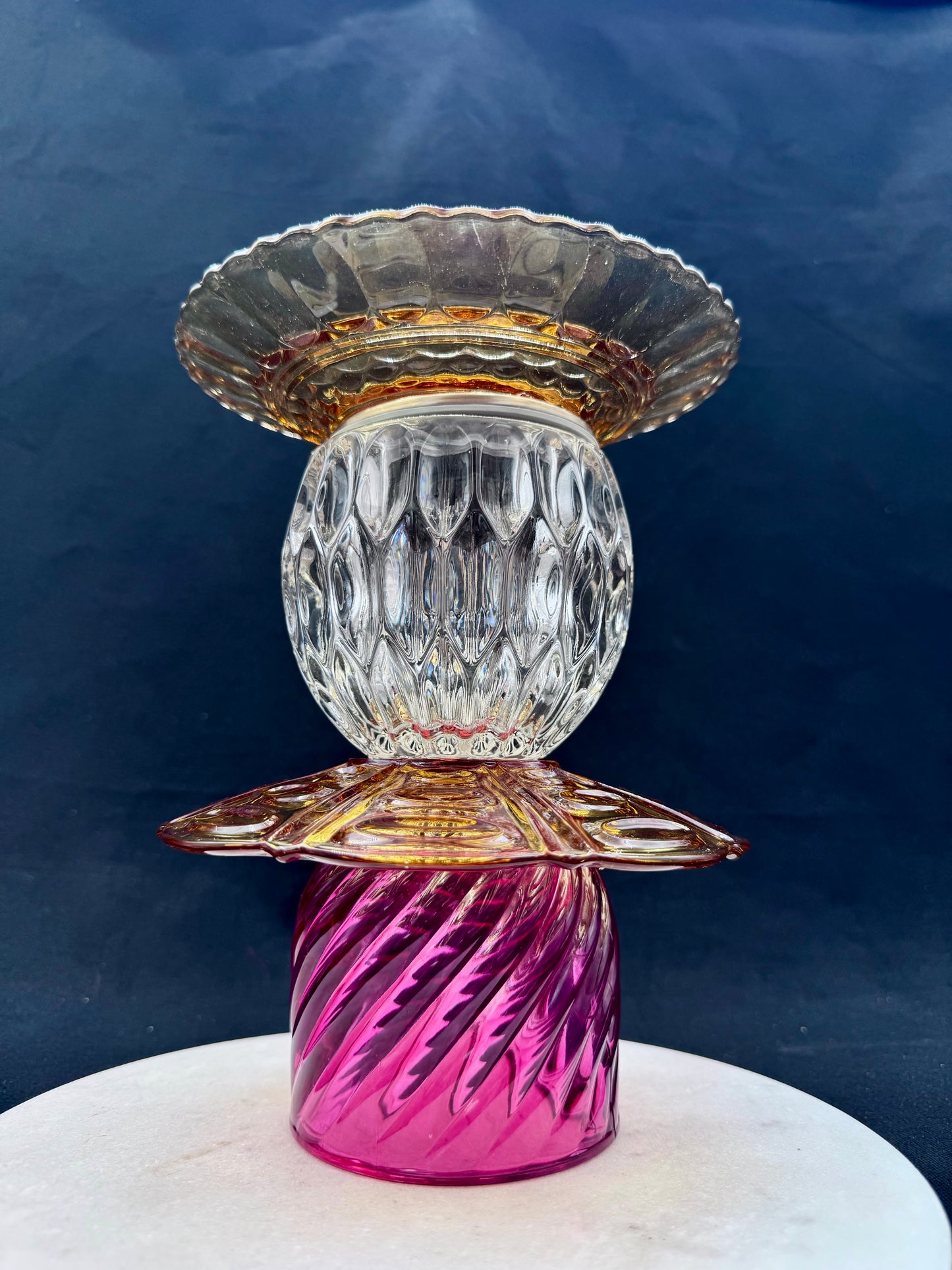 Vintage solcellelampe mørk rosa og rav pressglassfat