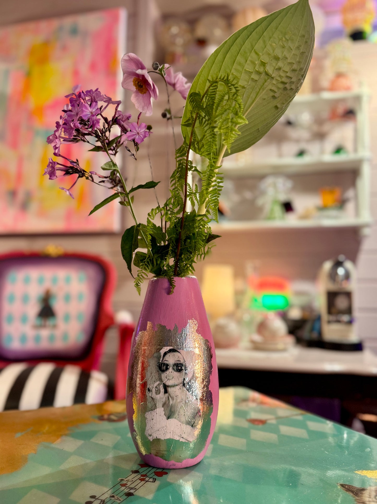 Popart Audrey Hepburn vase i pastell lilla💜