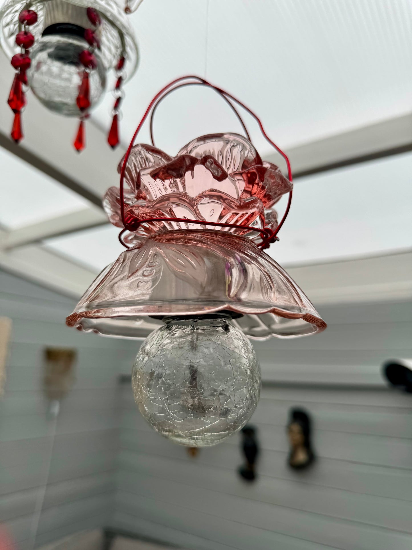 Vintage Solcellelampe hengelykt - rosa rose med rødt feste