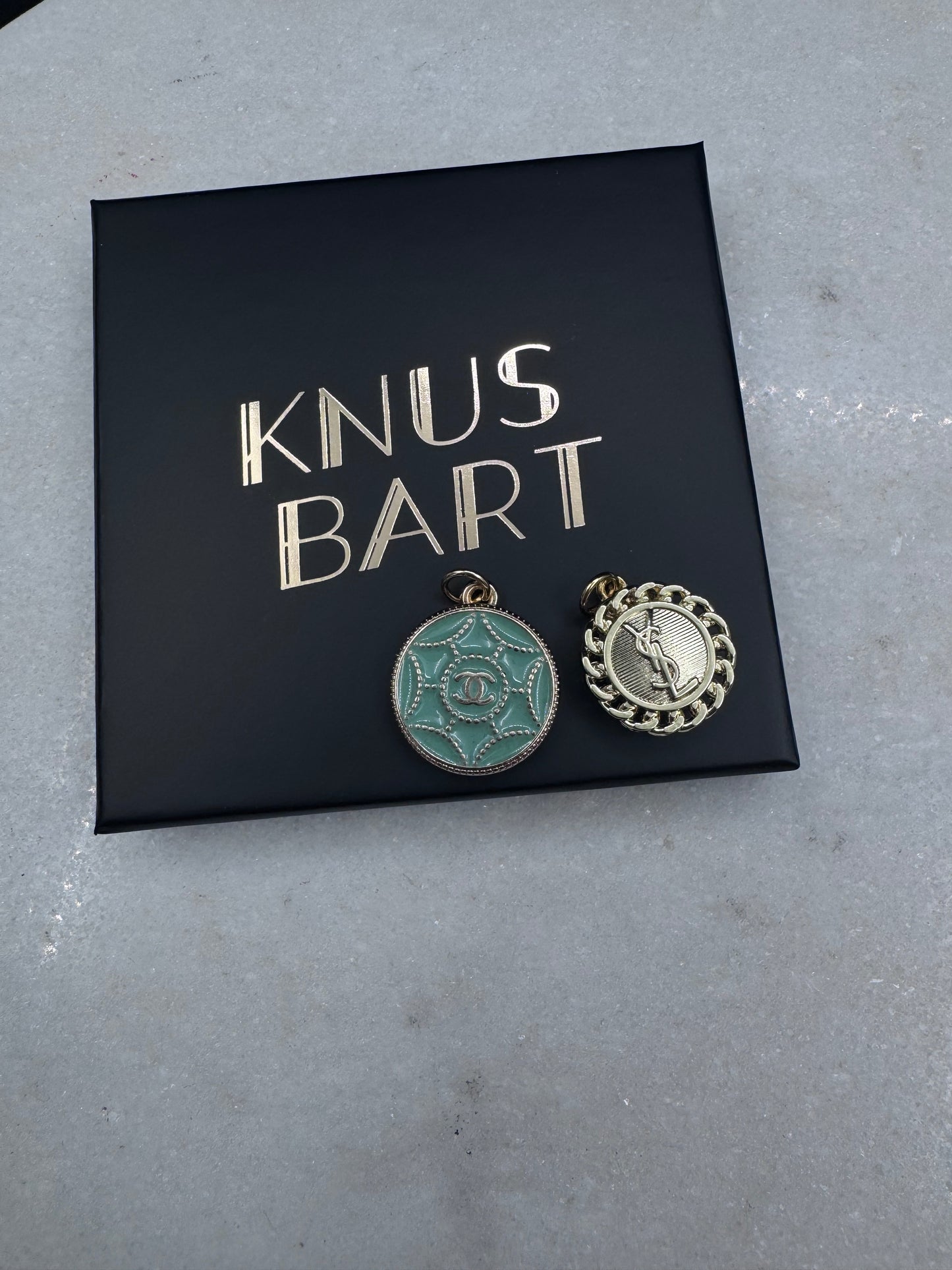 Bestilling! Vintage Chanel smykke turkis og YSL gull kun anheng