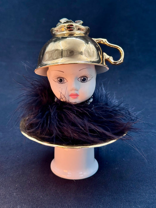 Vintage dukke på fat «Grevinnen Beatrice»