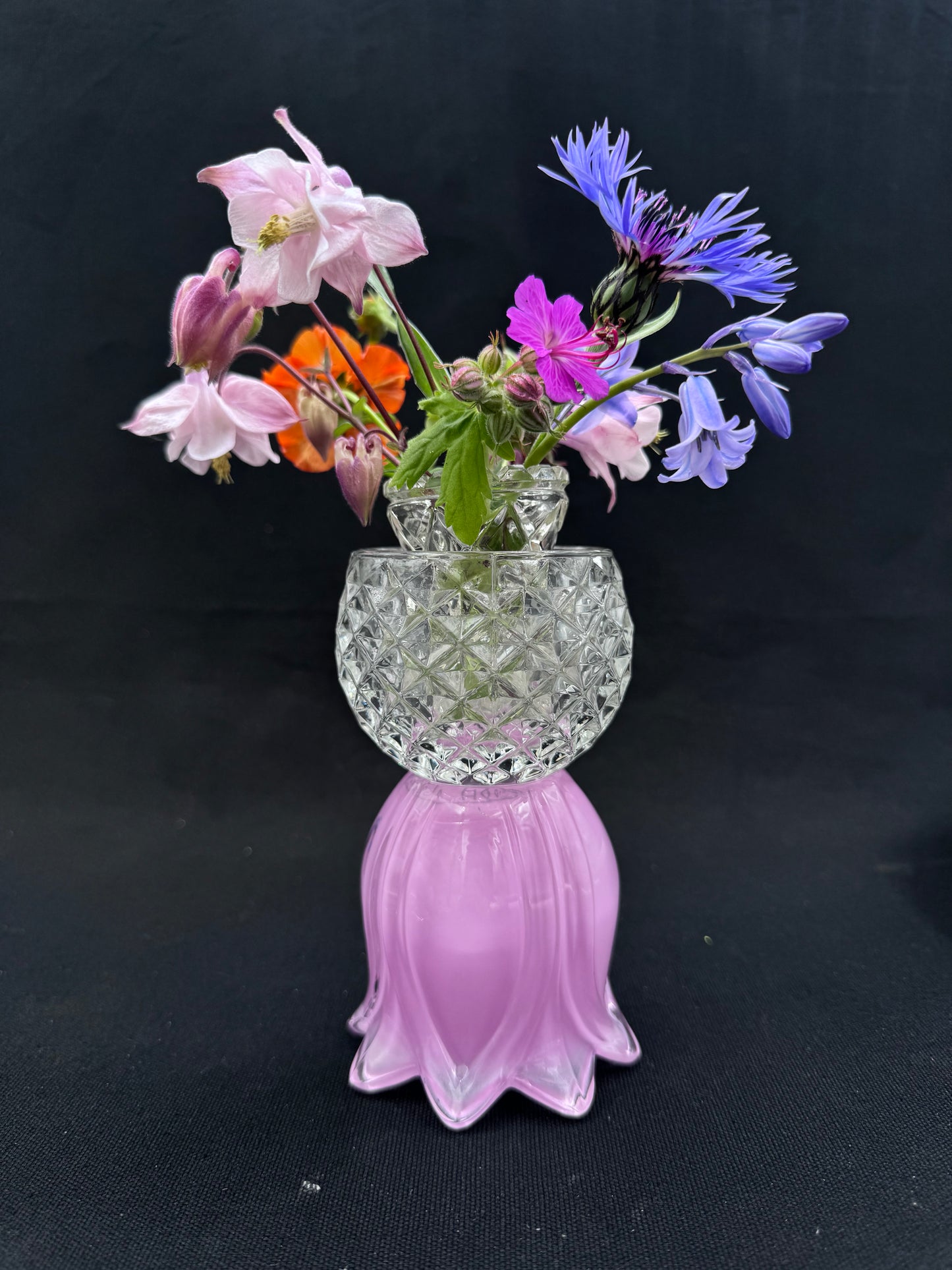 Mini Solcellelampe med rosa fot og glassfat