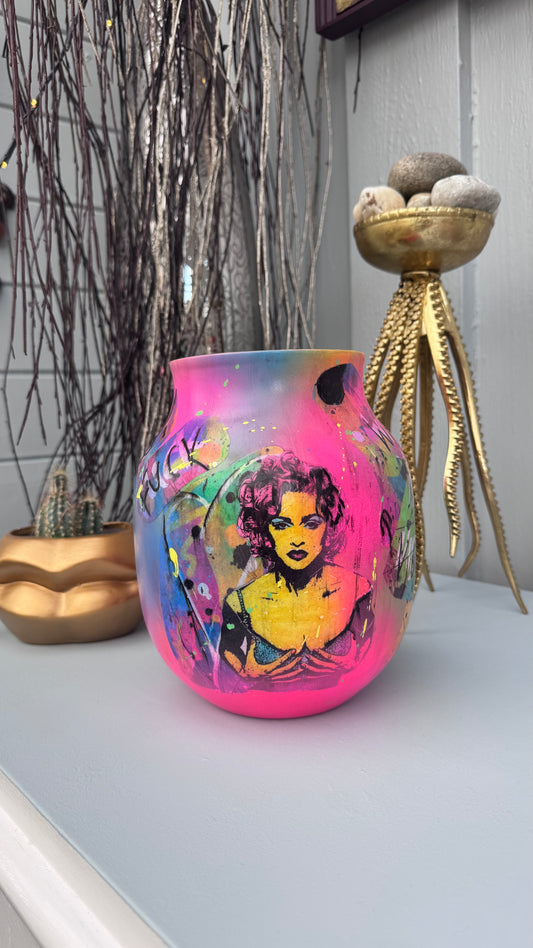 Popart neonfarget Madonna Vase
