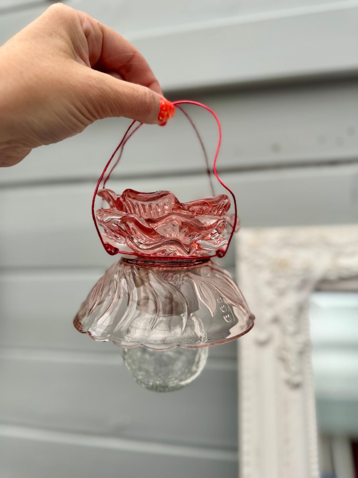 Vintage Solcellelampe hengelykt - rosa rose med rødt feste