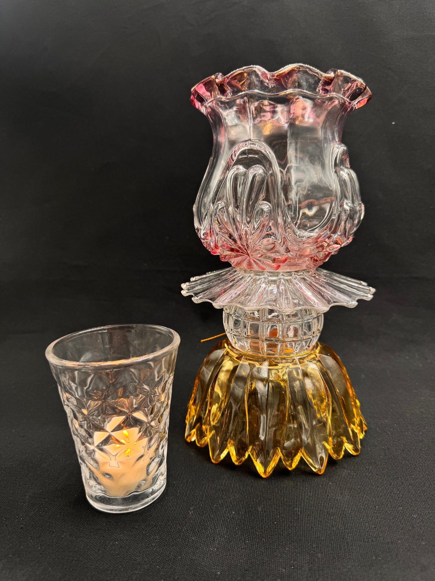 Vintage lykt i lilla og gul skål