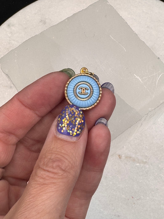 Vintage Chanel smykke babyblå og gull