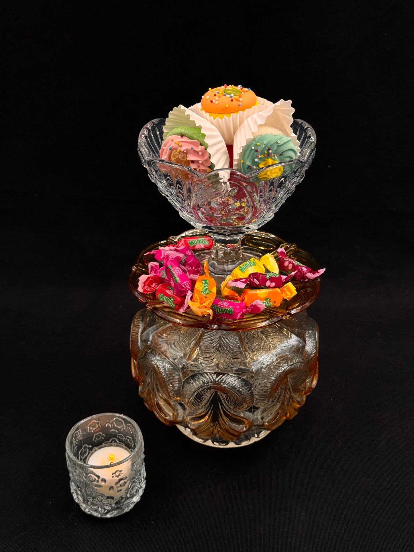 Vintage lykt i rav farget og krystallskål