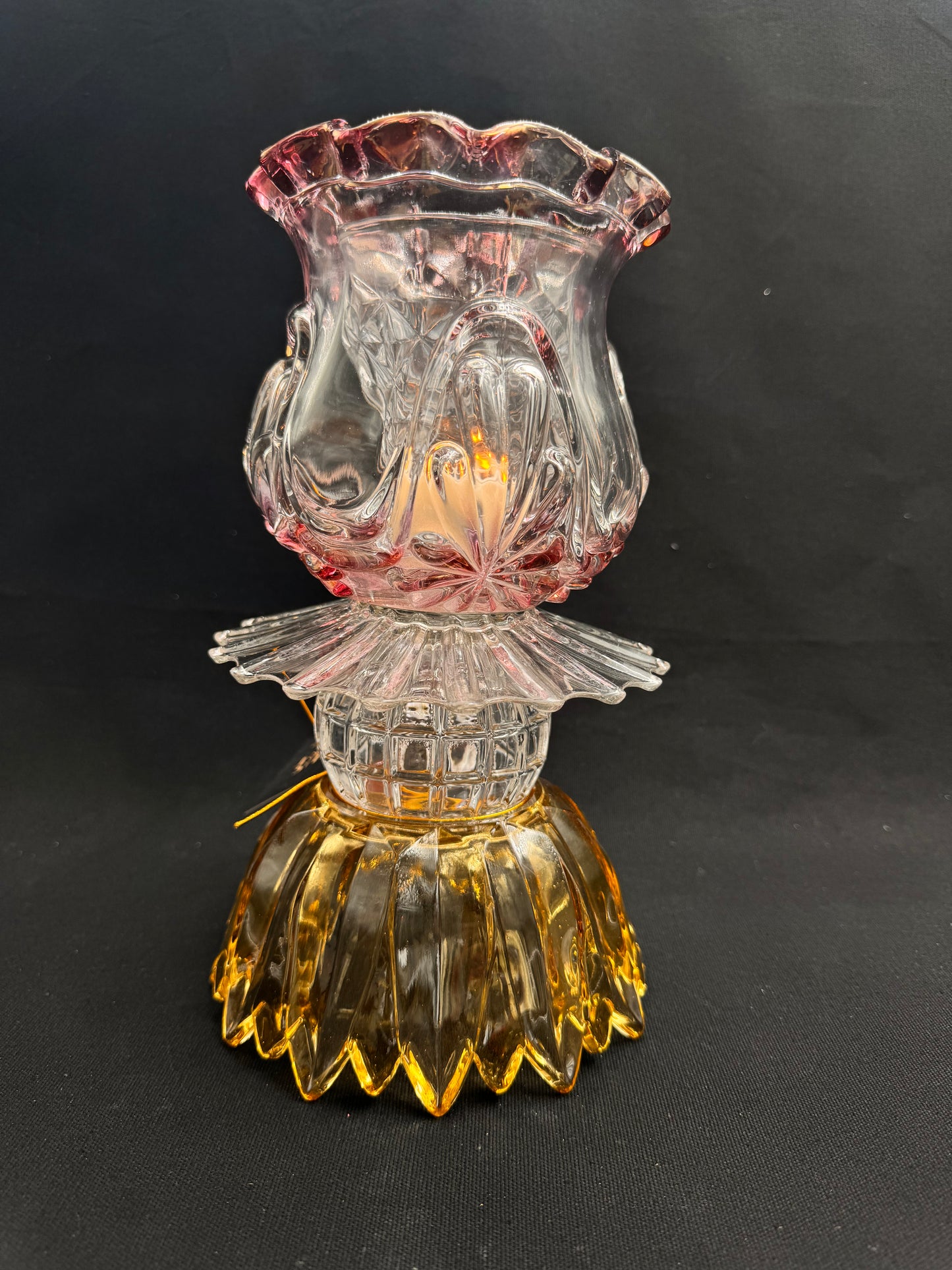 Vintage lykt i lilla og gul skål