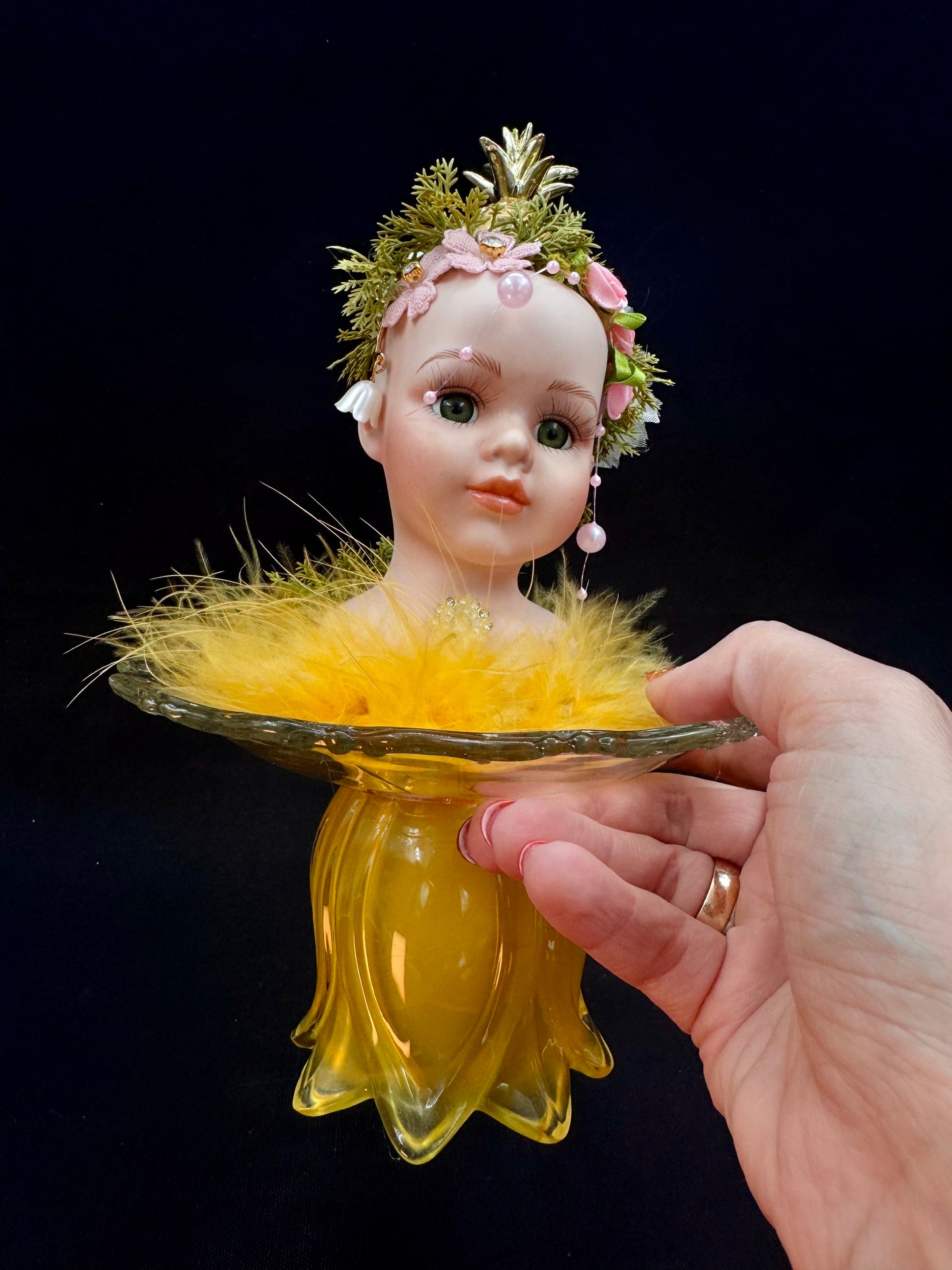 Vintage dukke på fat «Tropisk prinsesse»