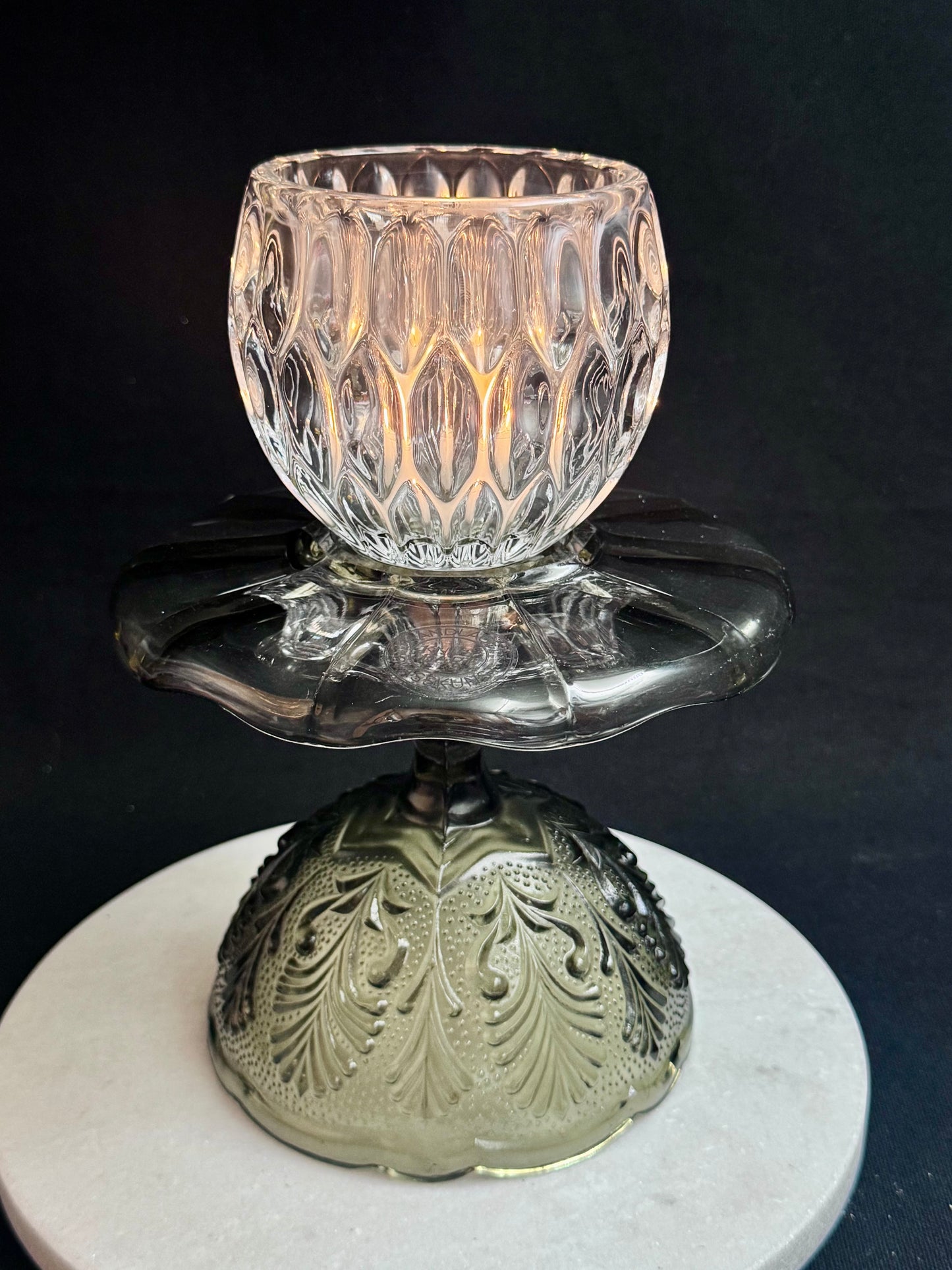 Stor vintage solcellelampe med smoke grå fot og skål i smoke grå