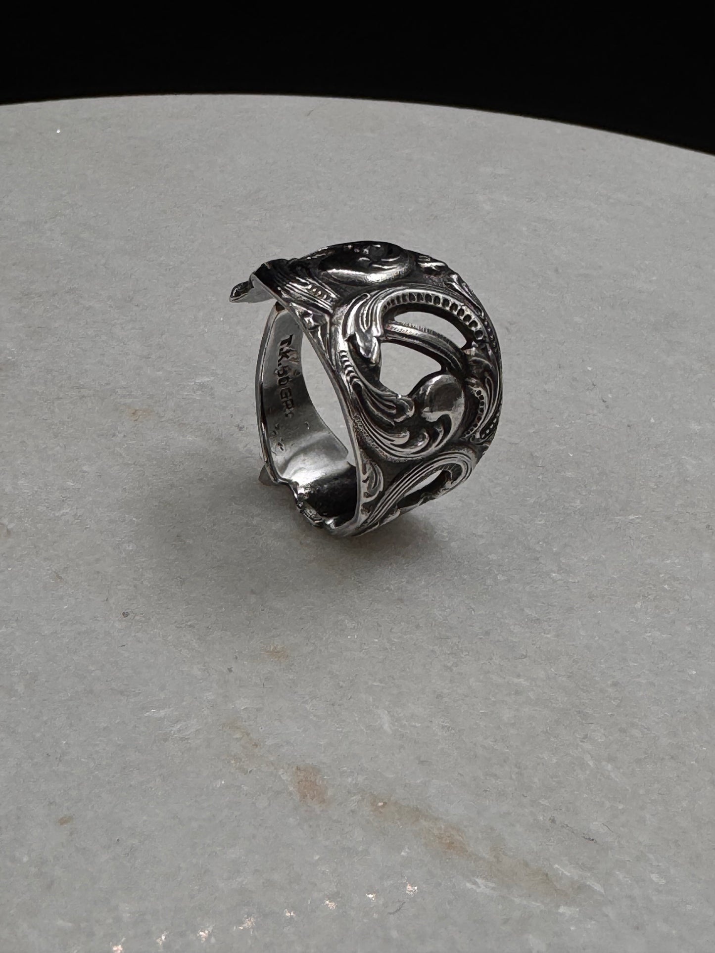 Vintage Skjerfring «Rokokko Hardanger» stor oksidert