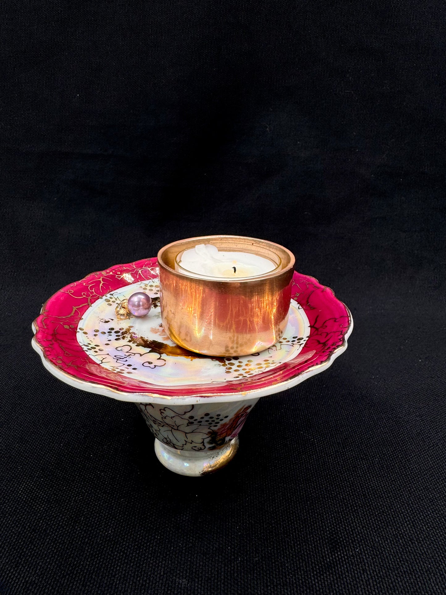 Vulvakunst mørkerosa fat og lyslilla perle