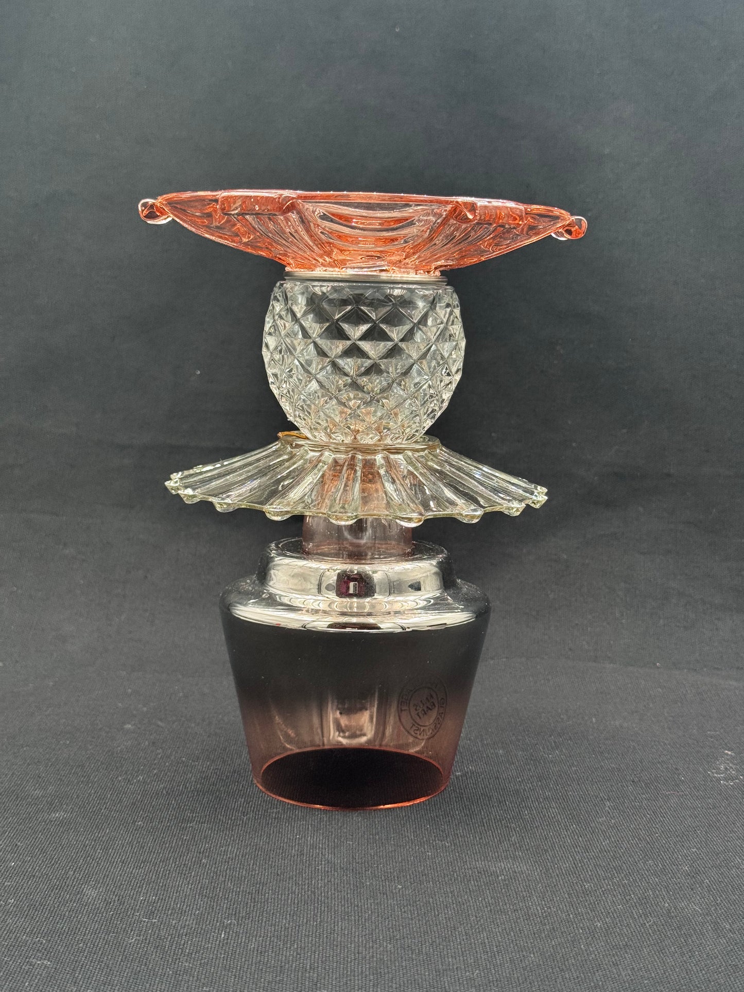 Mini Solcellelampe med kobberfarget fot og glassfat i rosa