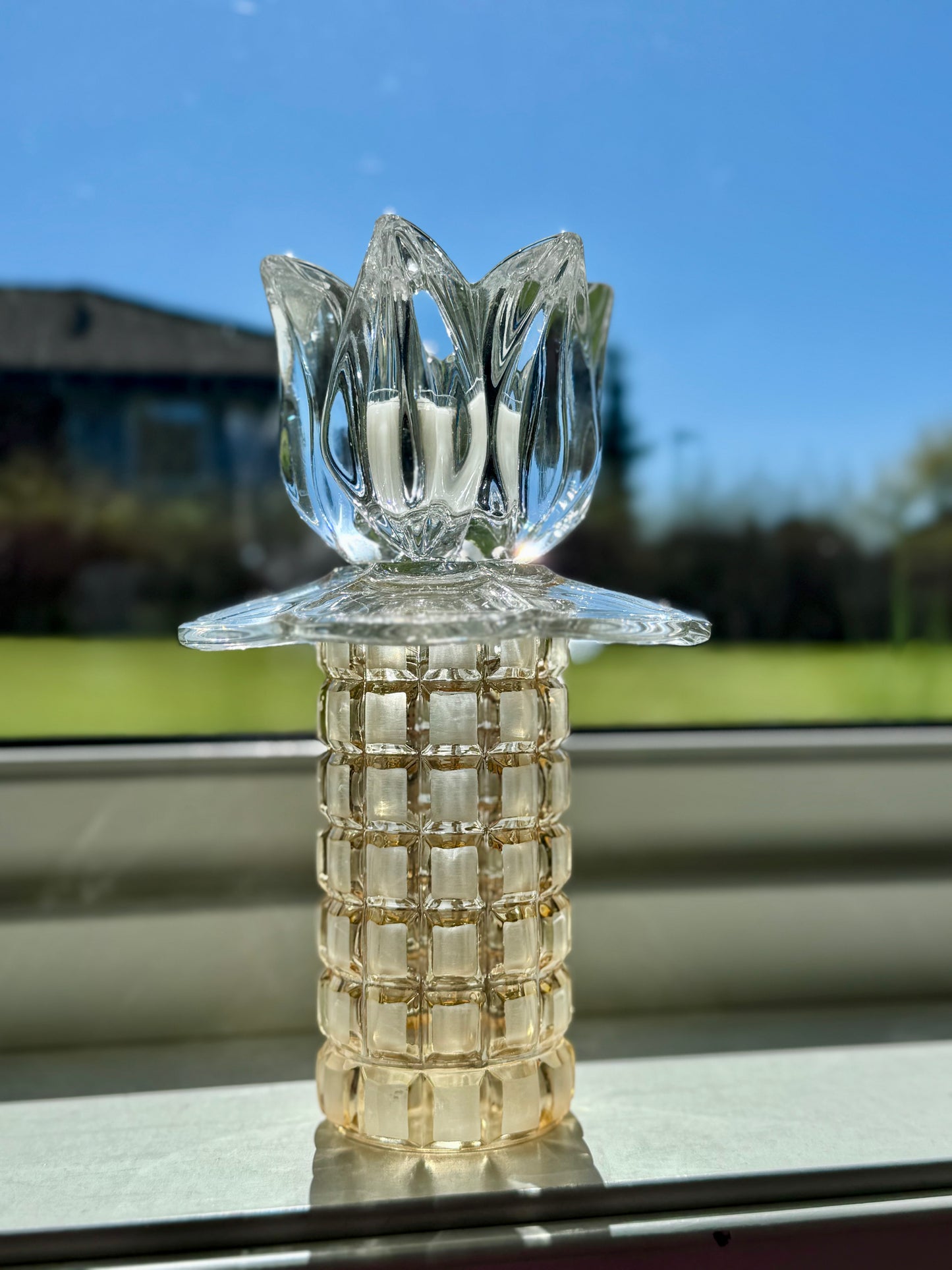 Vintage lysestake i champagne og tulipan i krystall