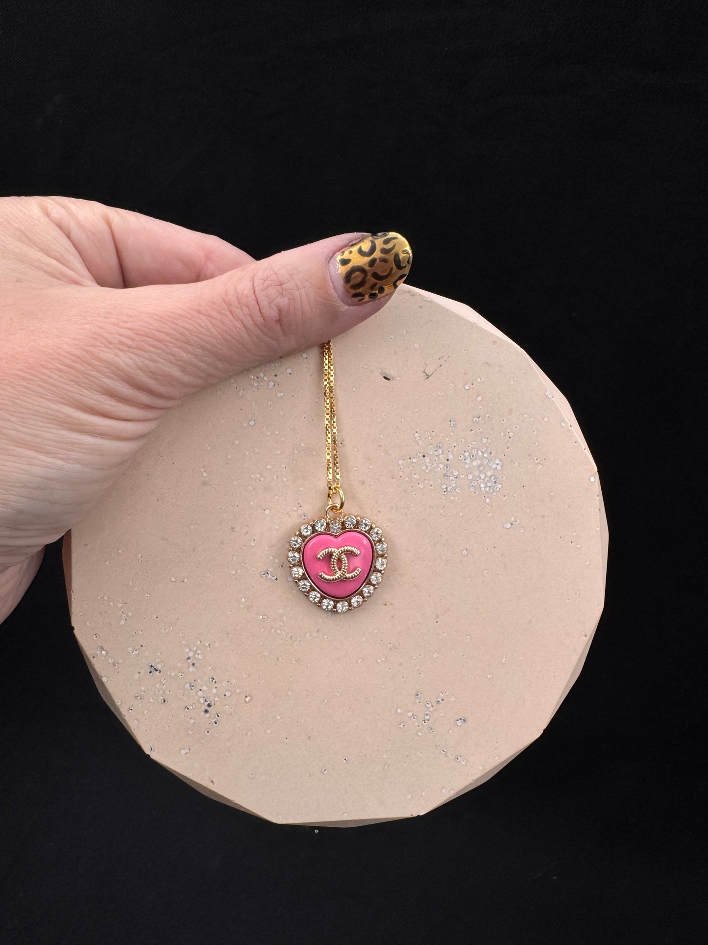 Vintage Chanel smykke gull og rosa hjerte og klare diamanter