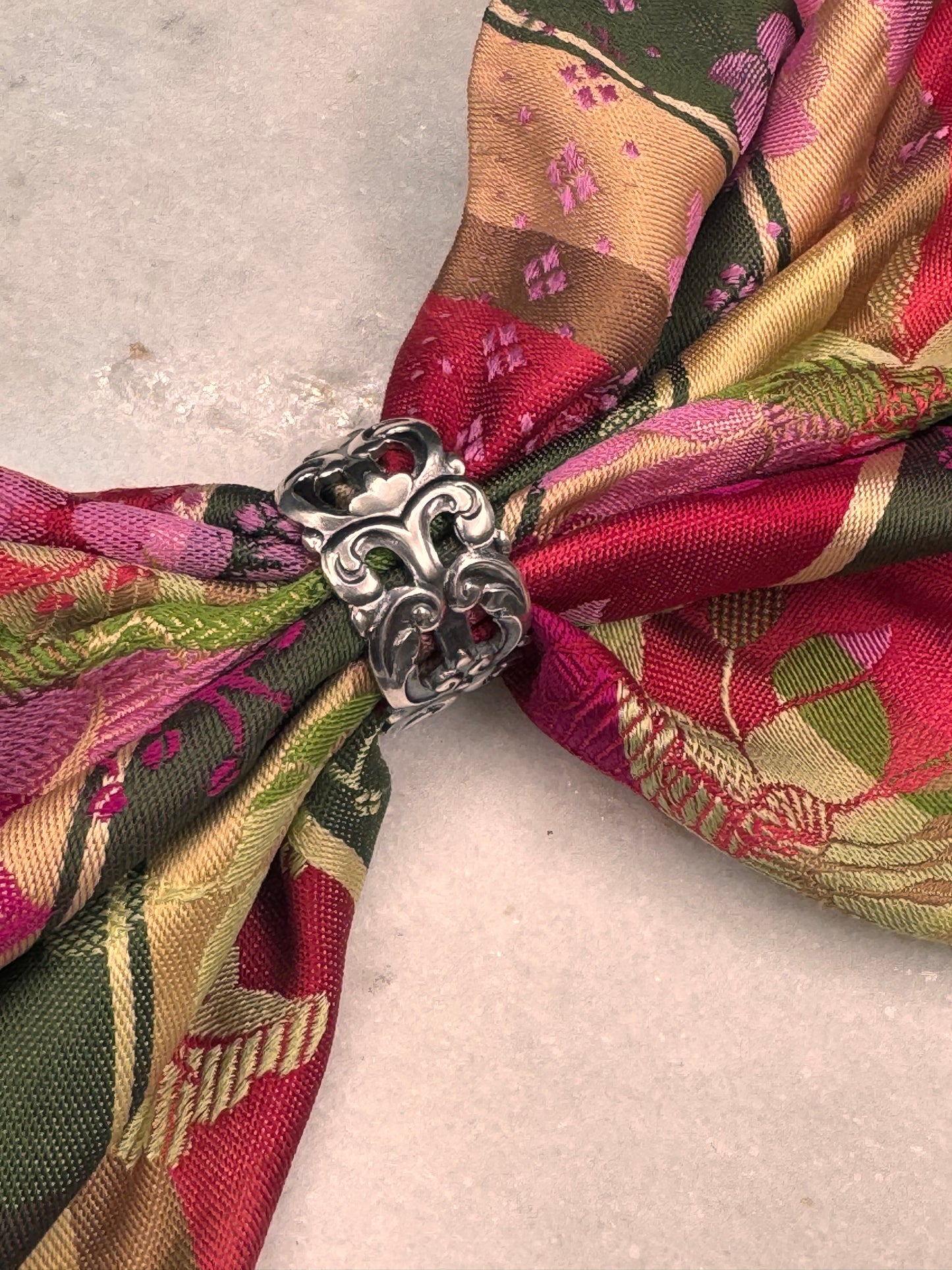 Vintage Skjerfring «antikk kloster»