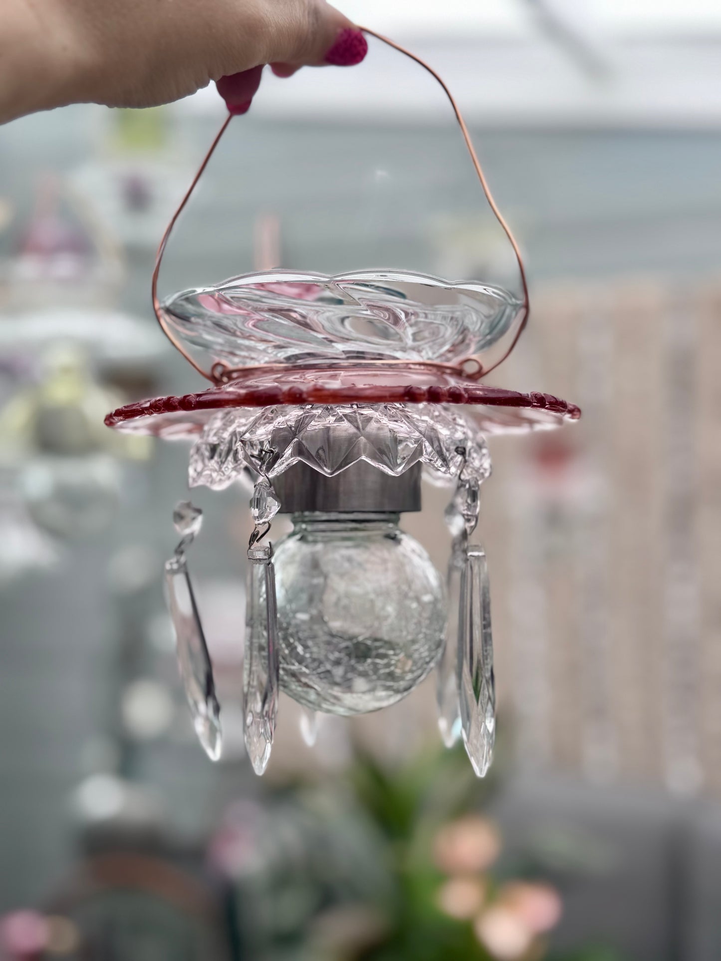 Vintage Solcellelampe hengelykt - rosa glass med romantiske blondemønster og prismer