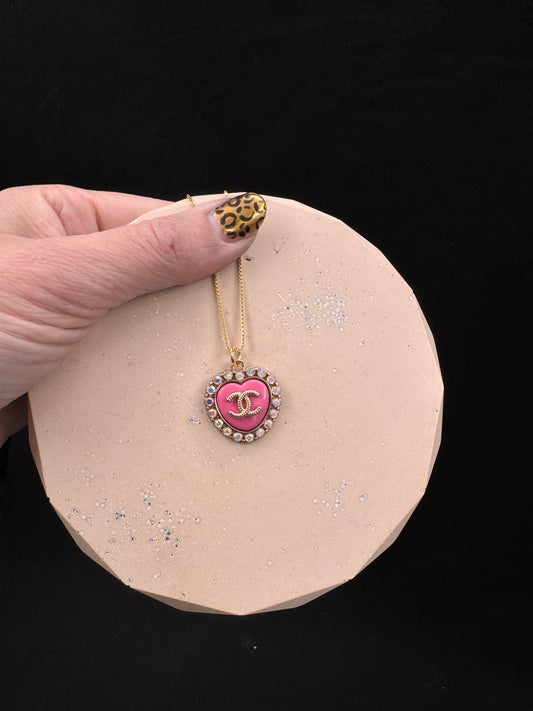 Vintage Chanel smykke gull og rosa hjerte og fargerike diamanter