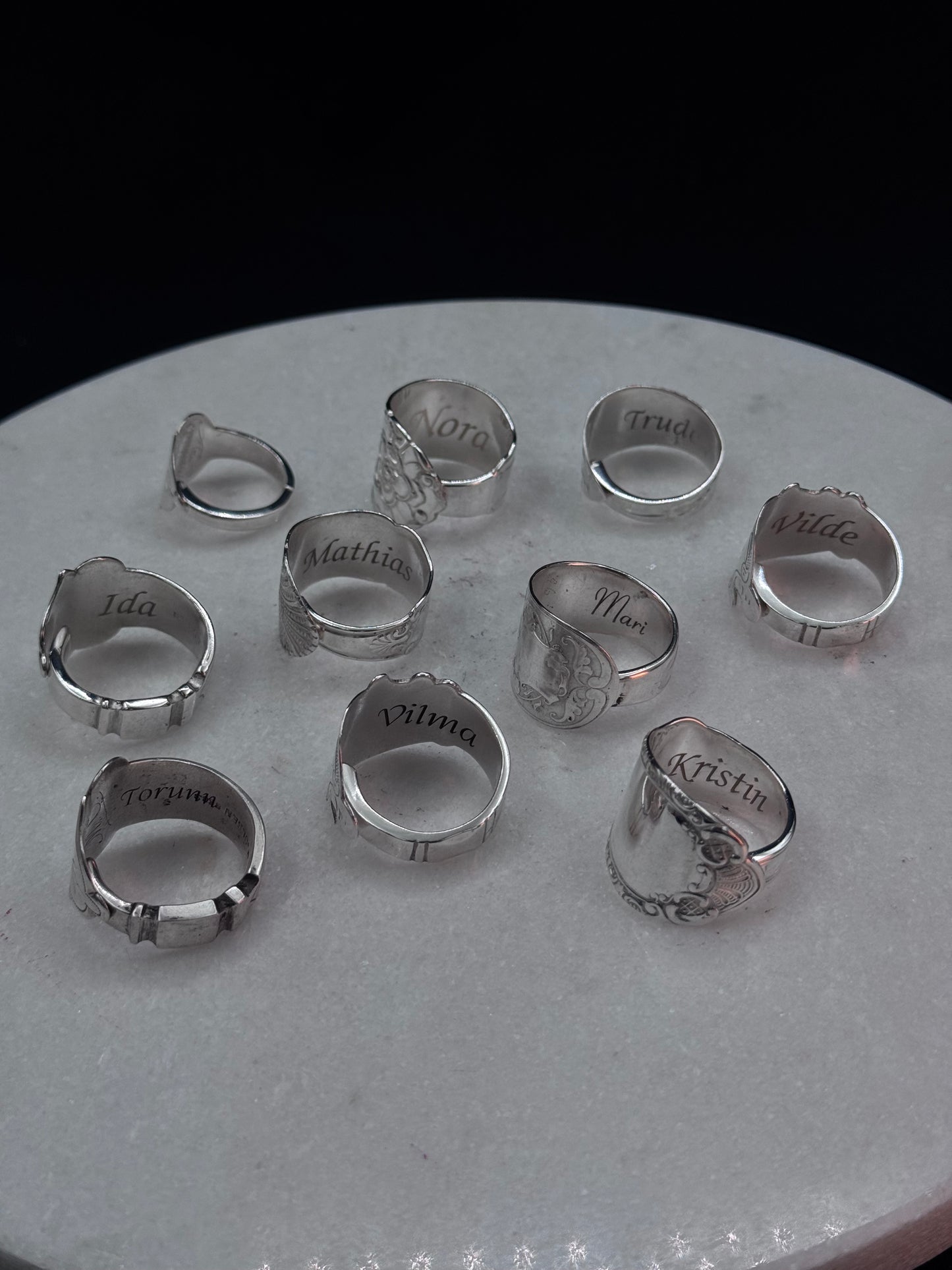Bestilling! Vintage Skjerfring 9 stk med gravering og en ring